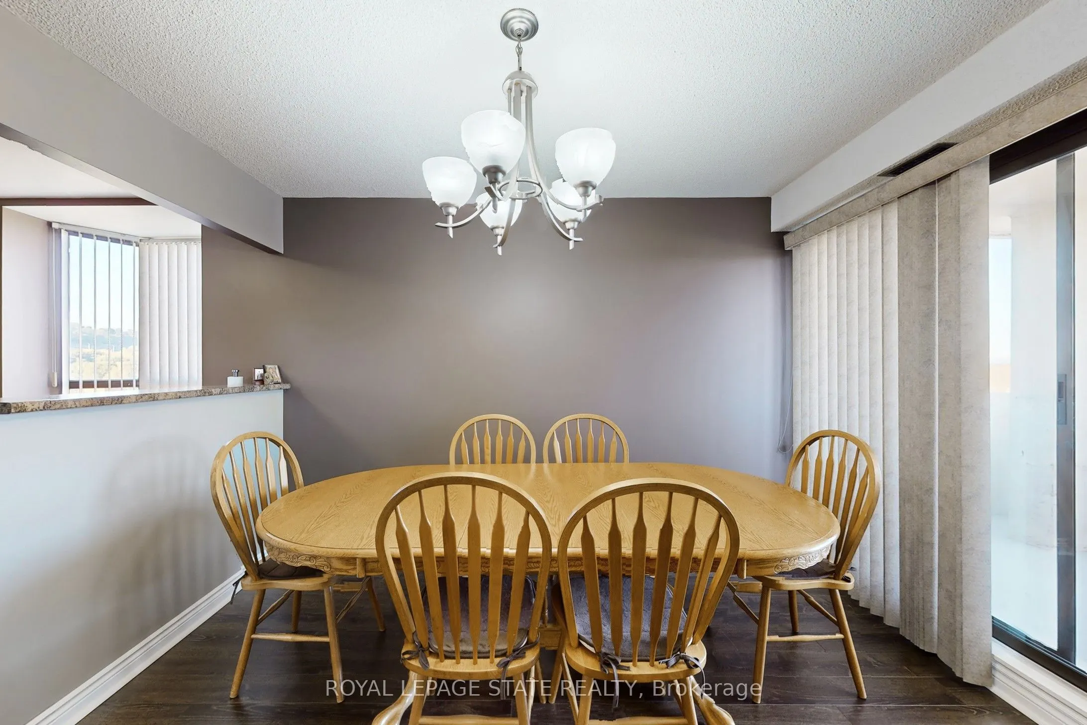 432 Main Street, #1002
