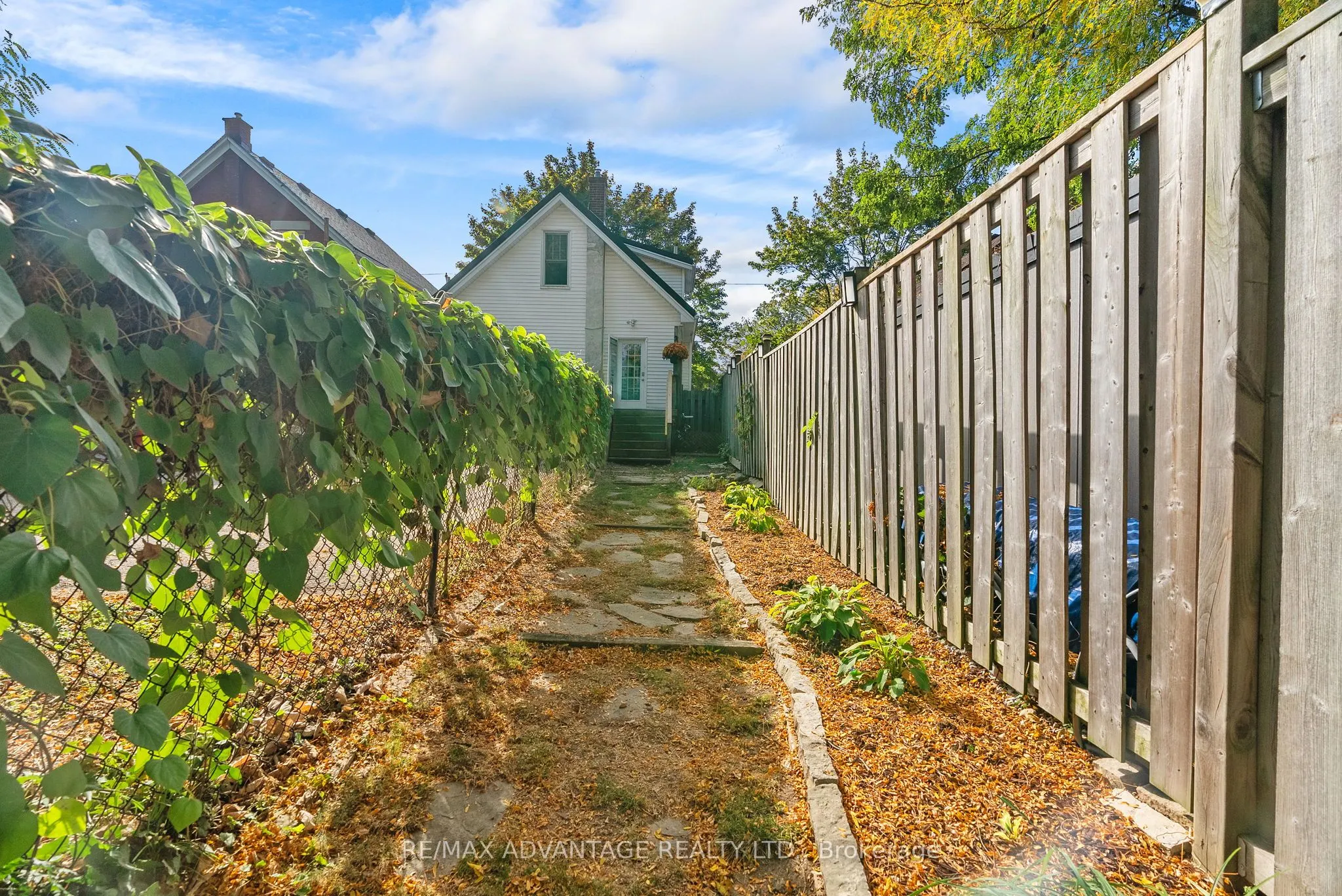 74 Emery Street E