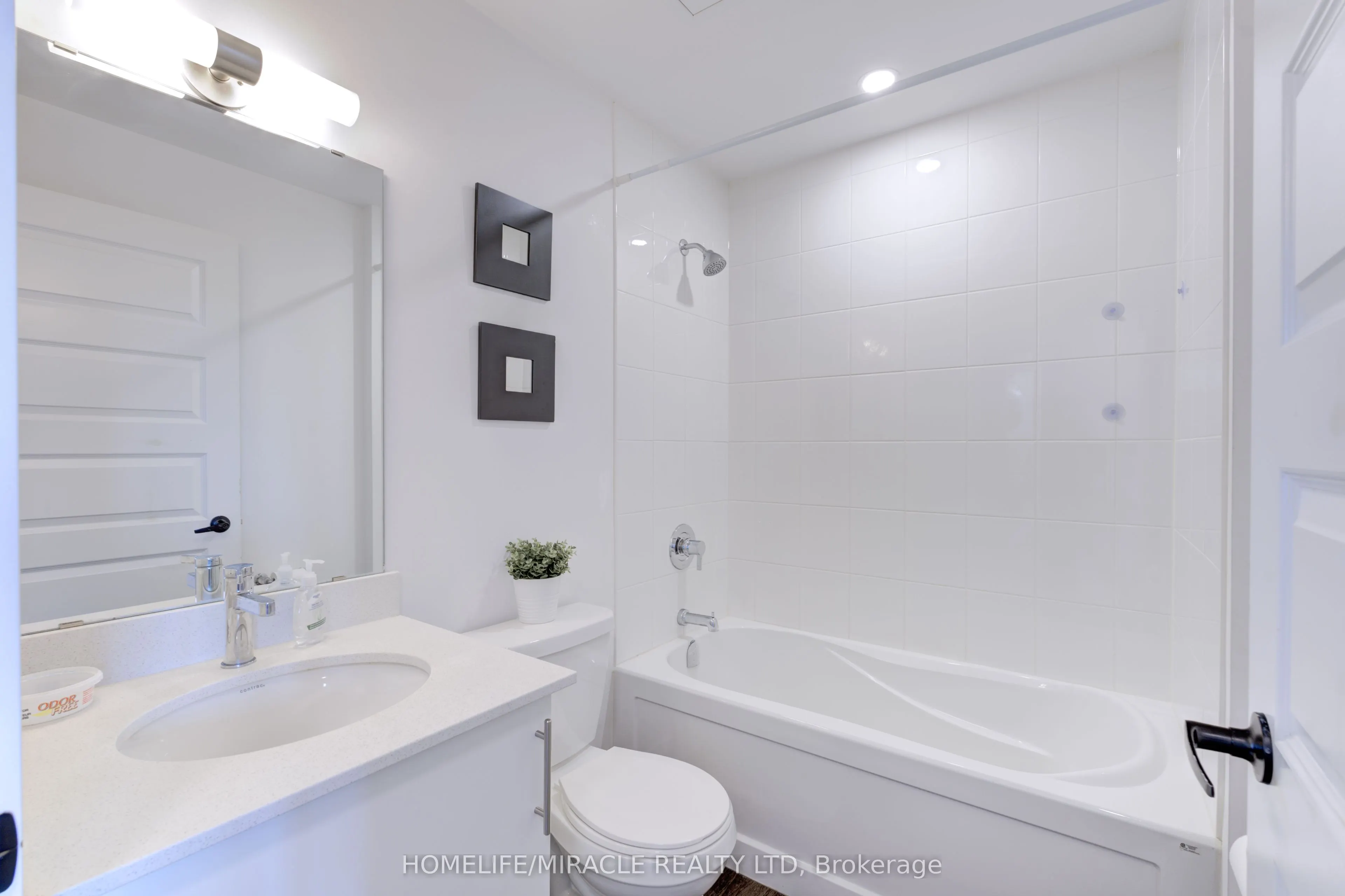26 Lowes Road W, #402