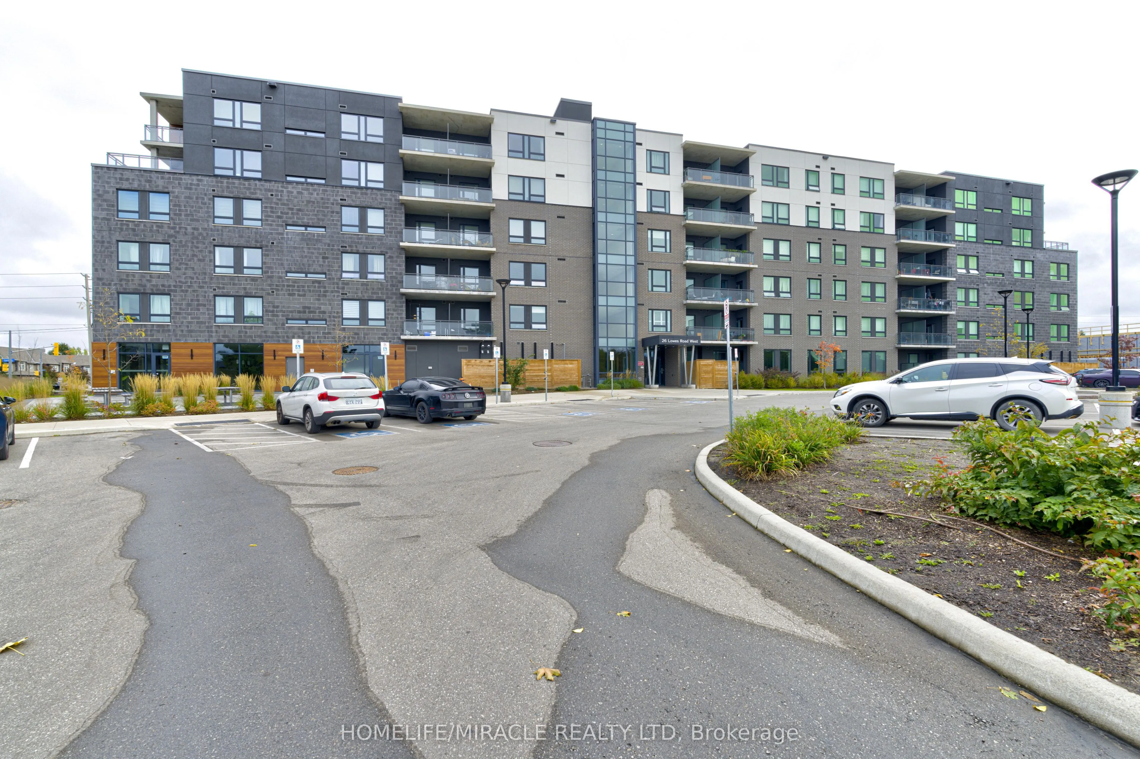 26 Lowes Road W, #402