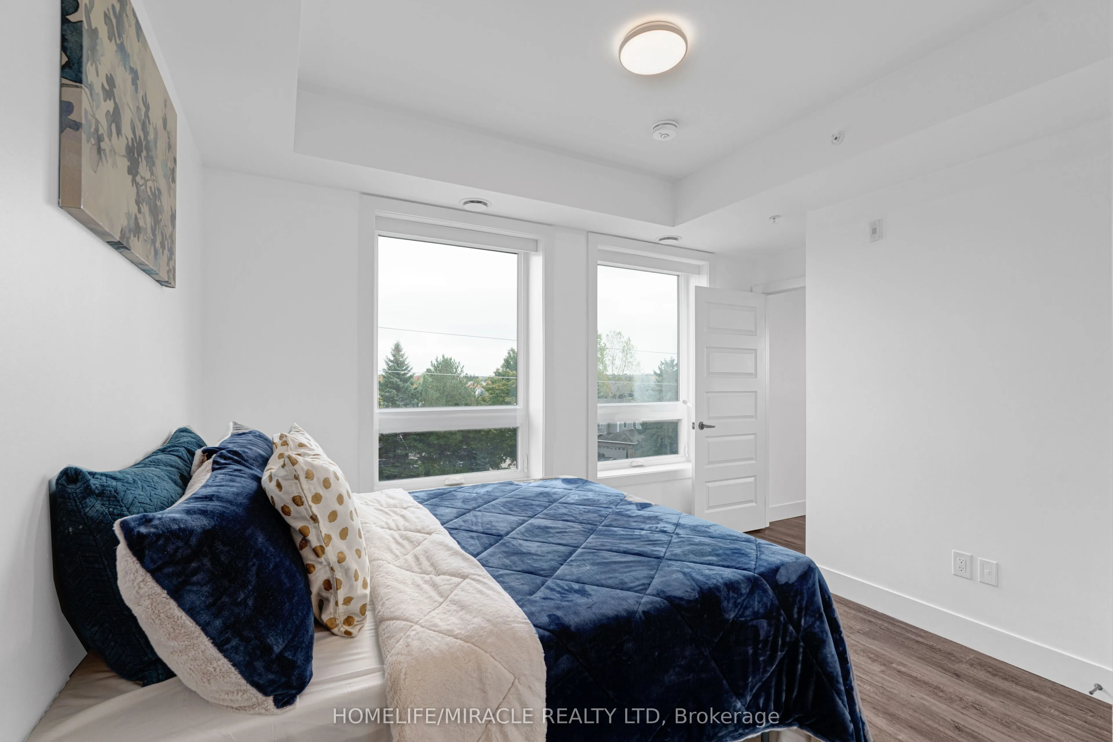 26 Lowes Road W, #402