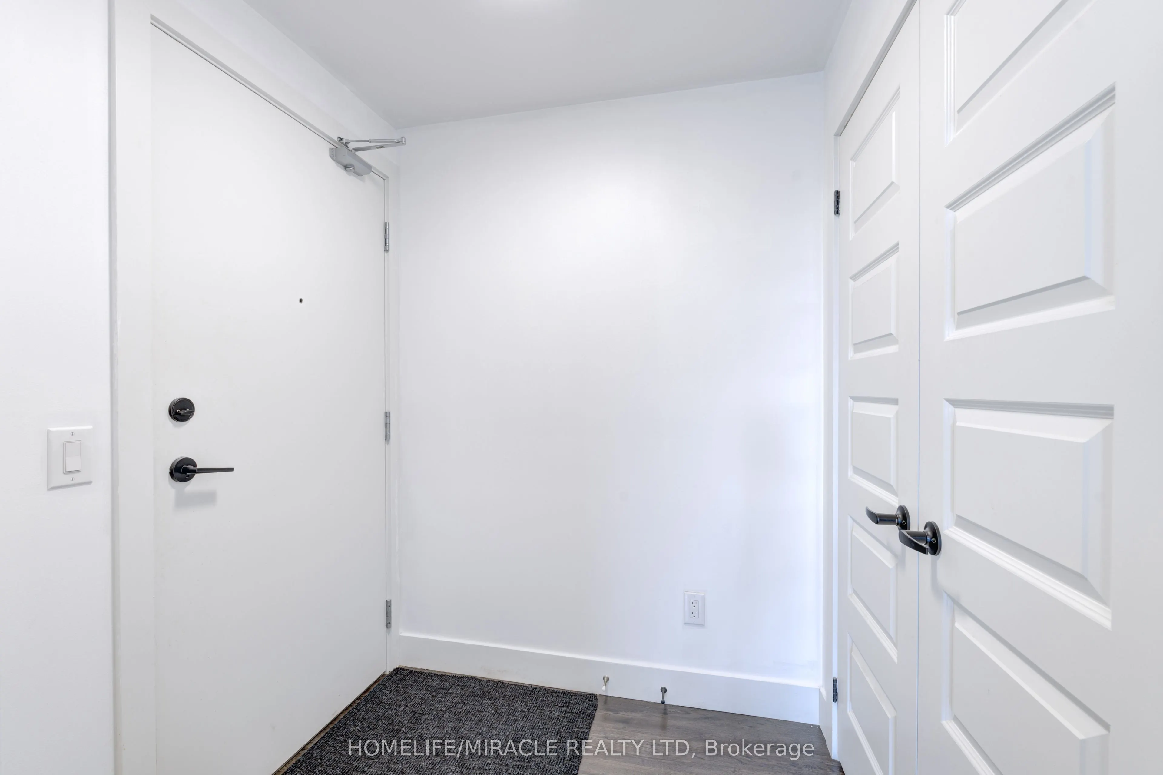 26 Lowes Road W, #402