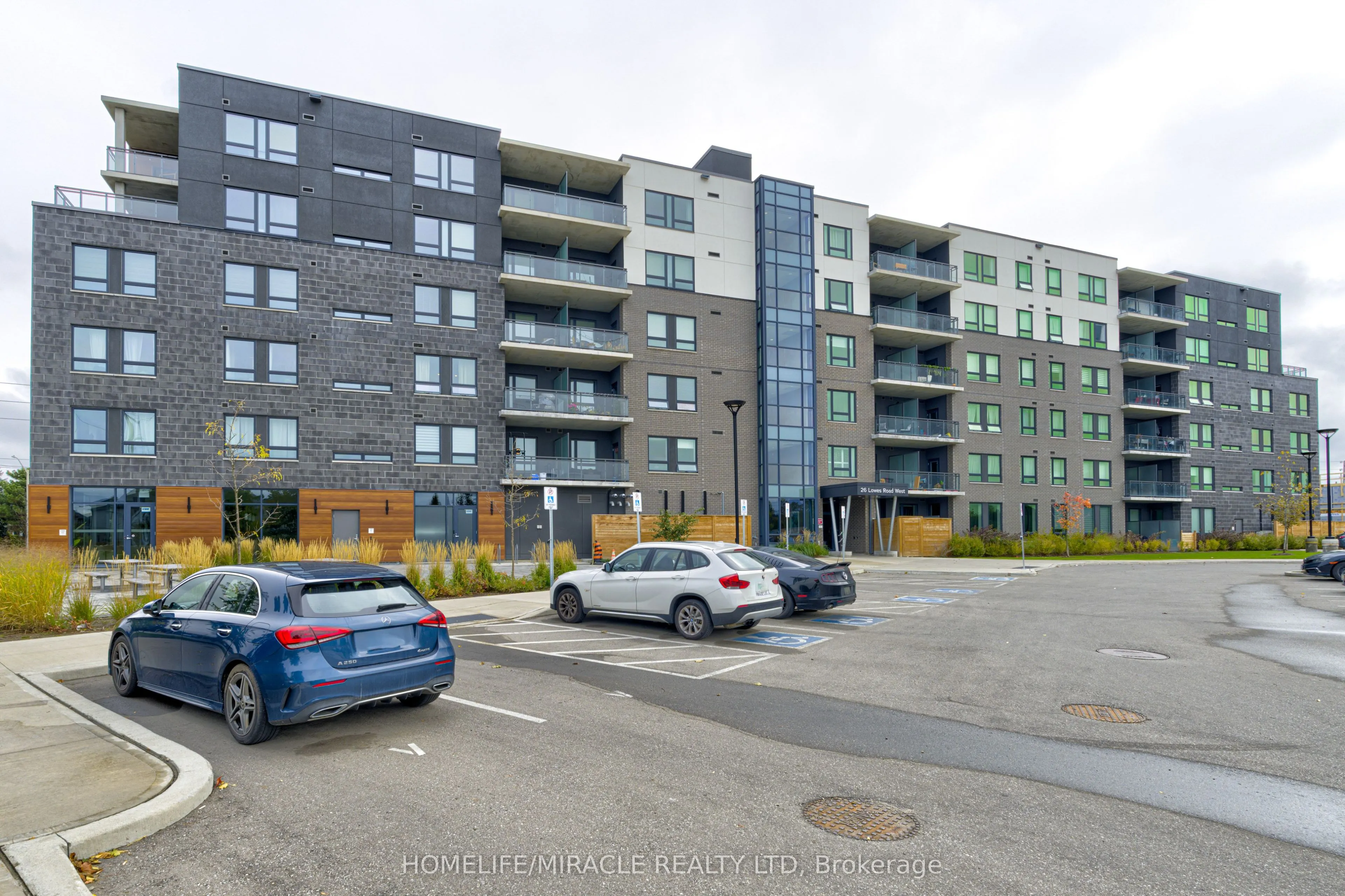 26 Lowes Road W, #402