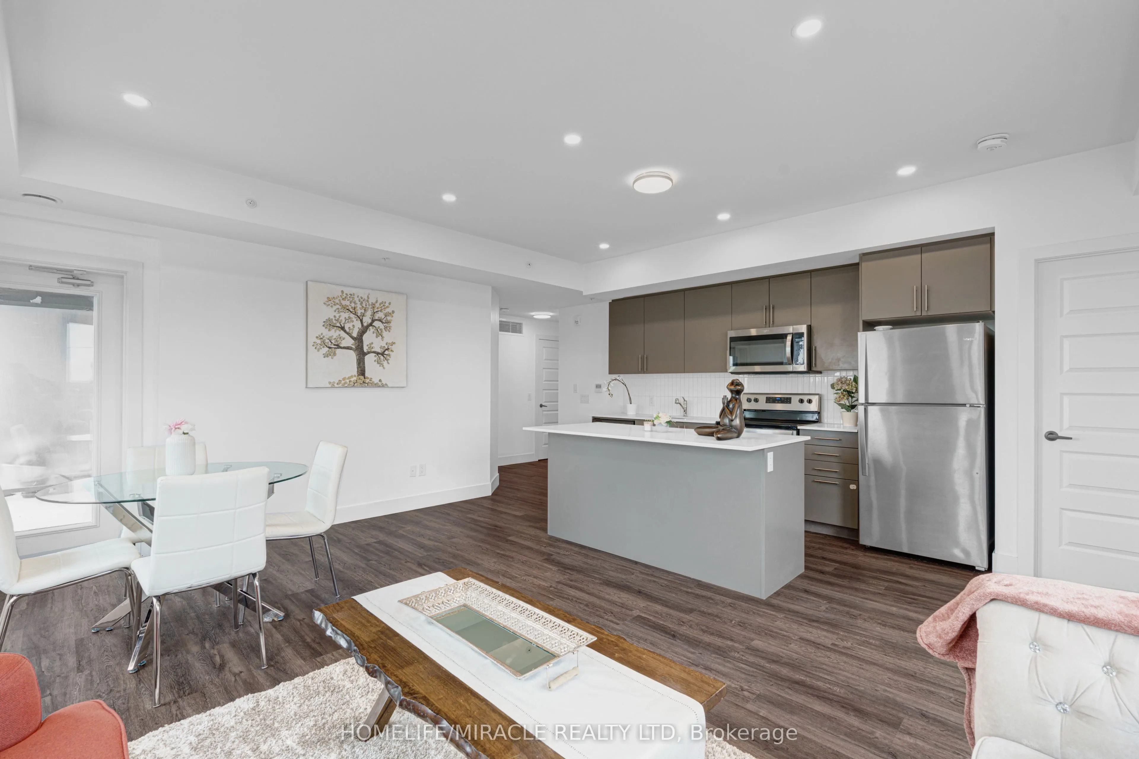 26 Lowes Road W, #402