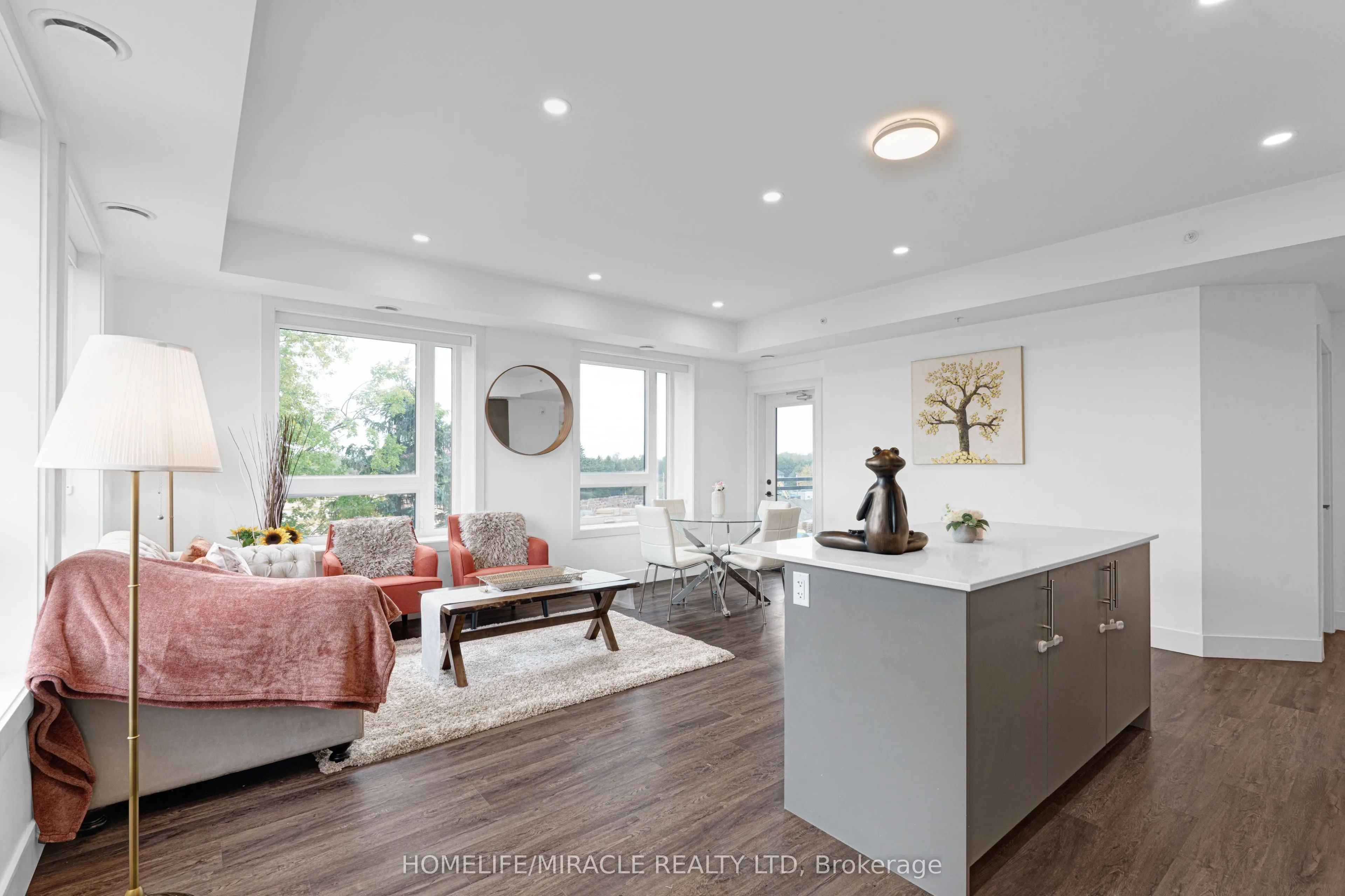 26 Lowes Road W, #402