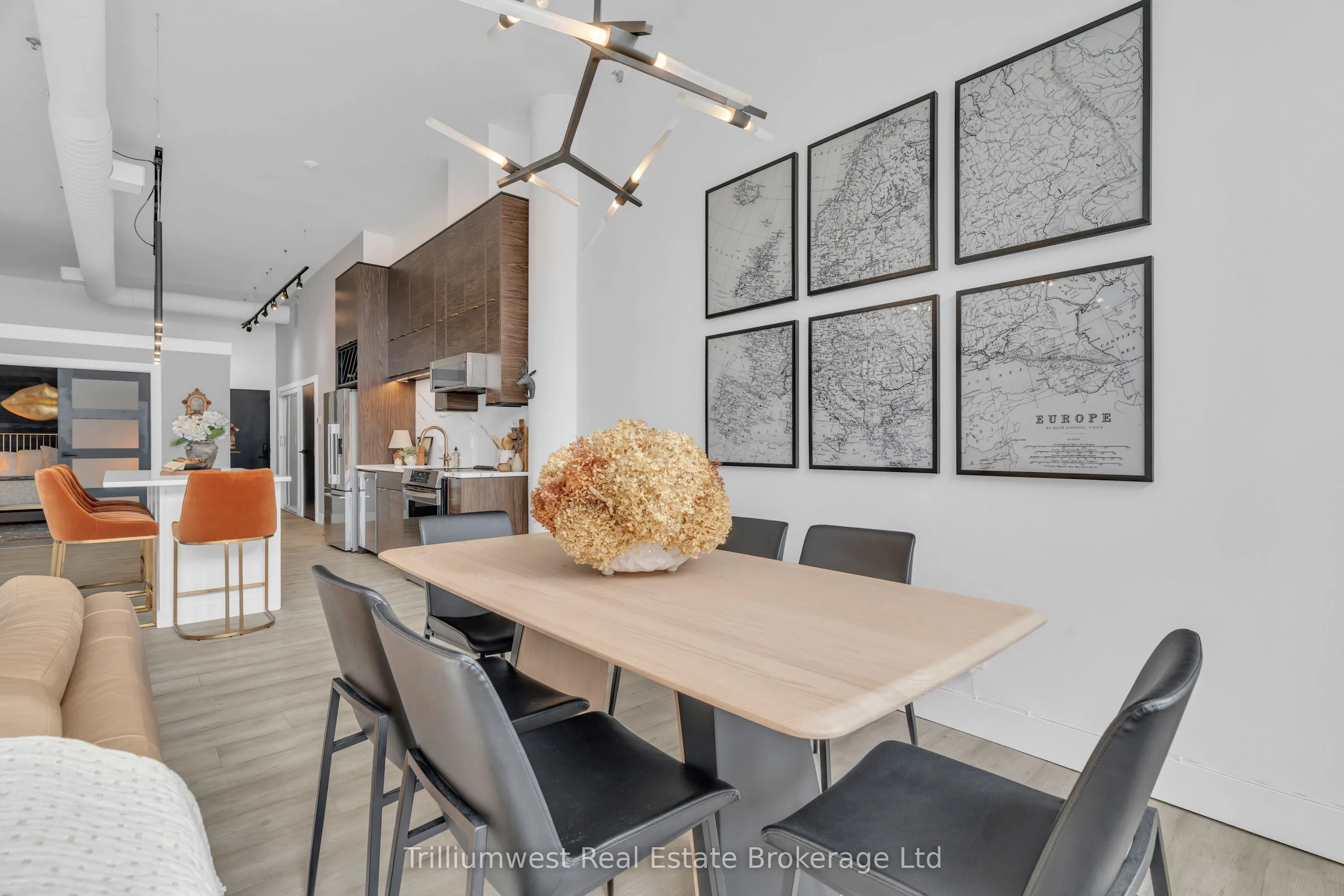 276 King Street W, #205