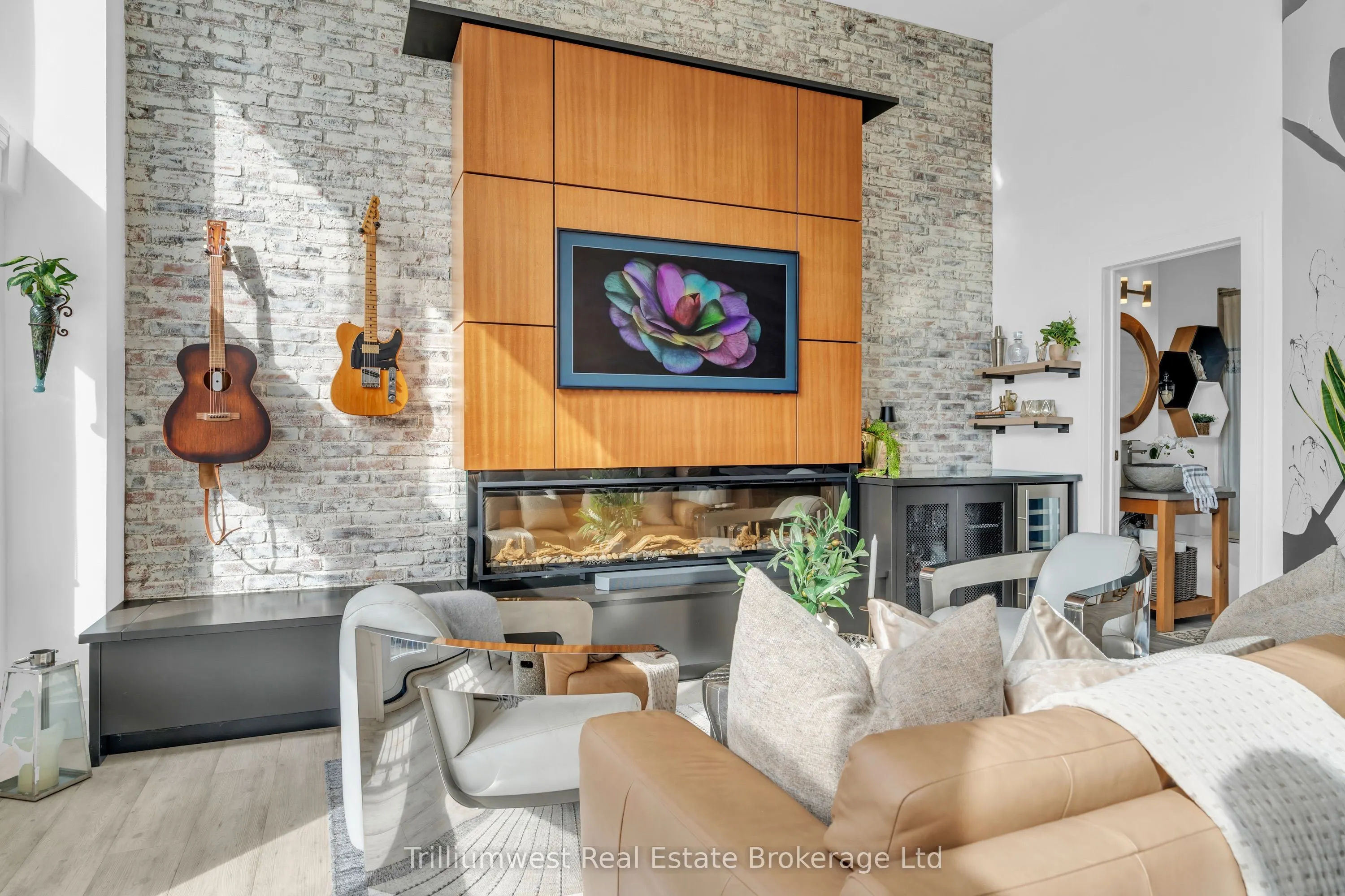 276 King Street W, #205