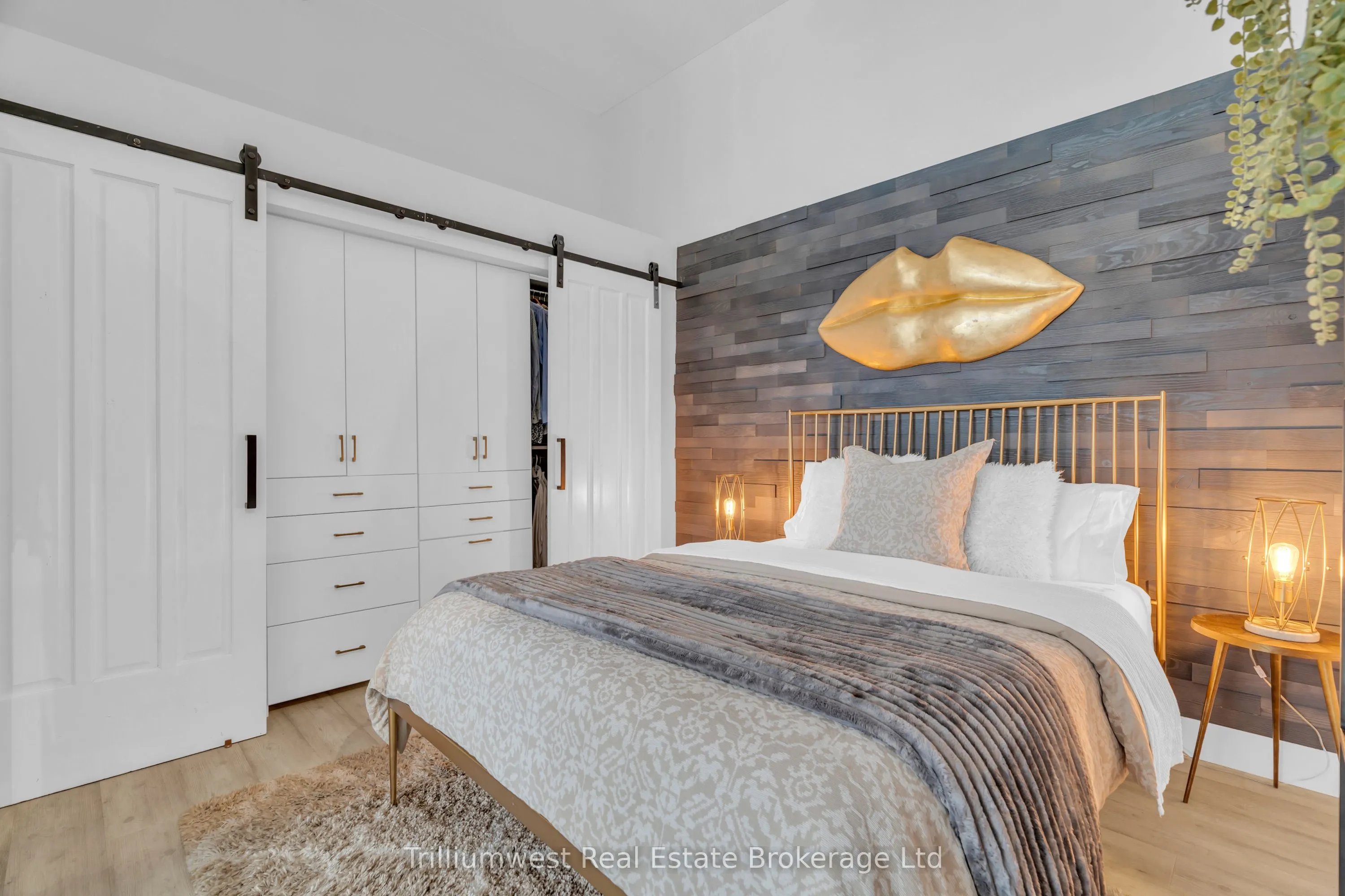 276 King Street W, #205
