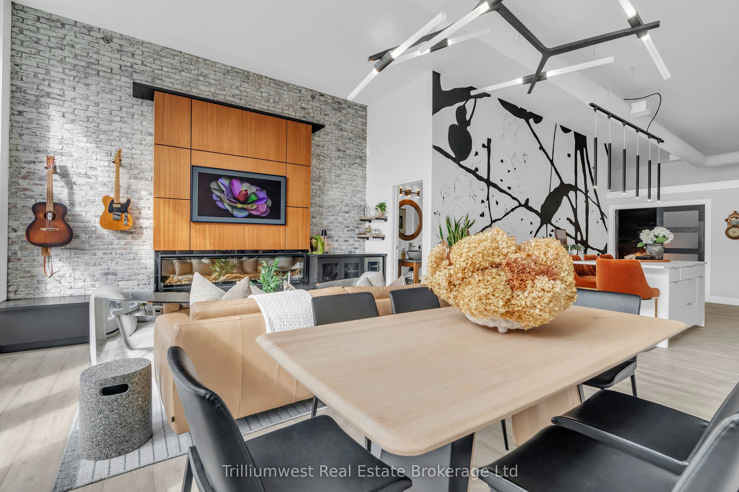 276 King Street W, #205