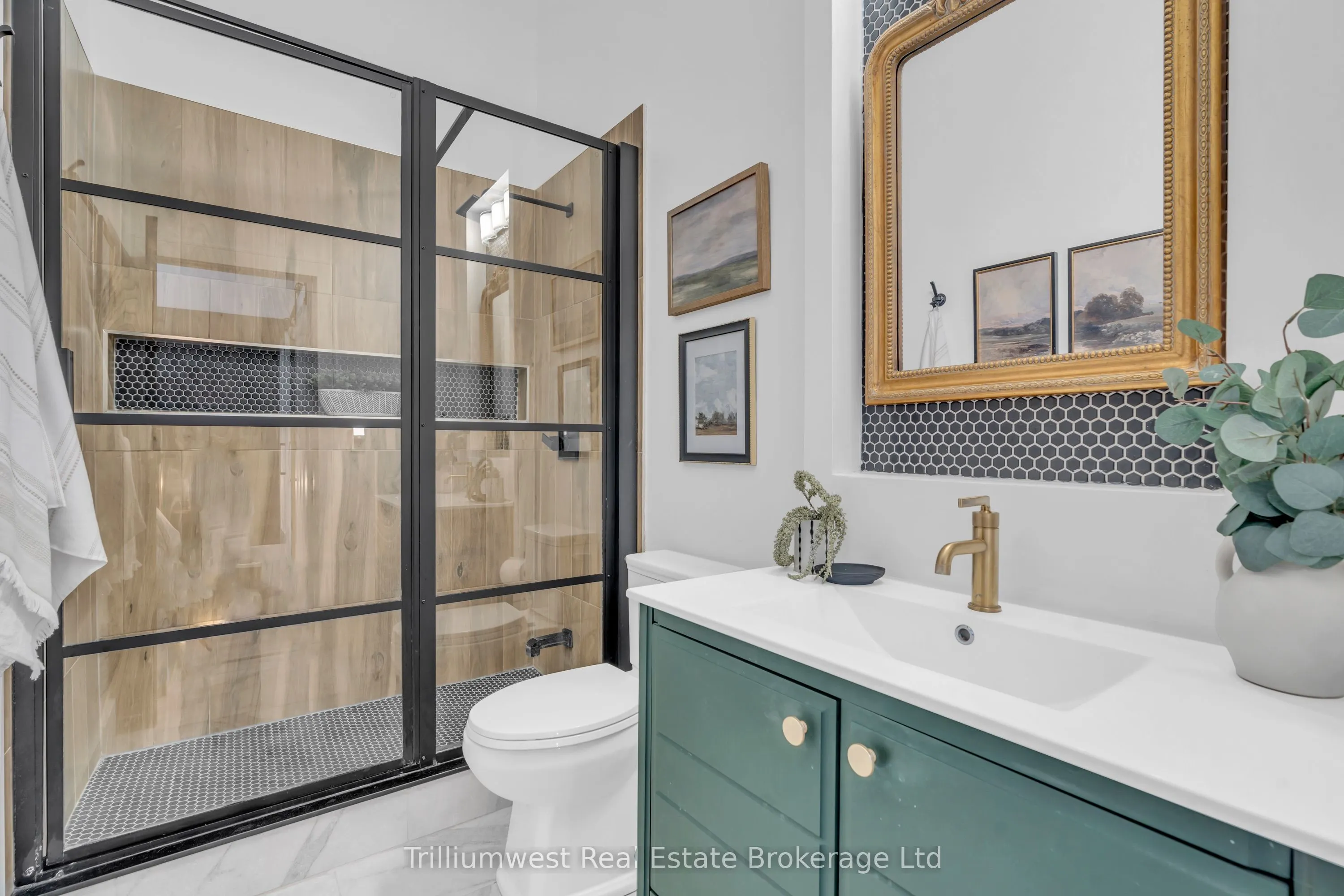 276 King Street W, #205