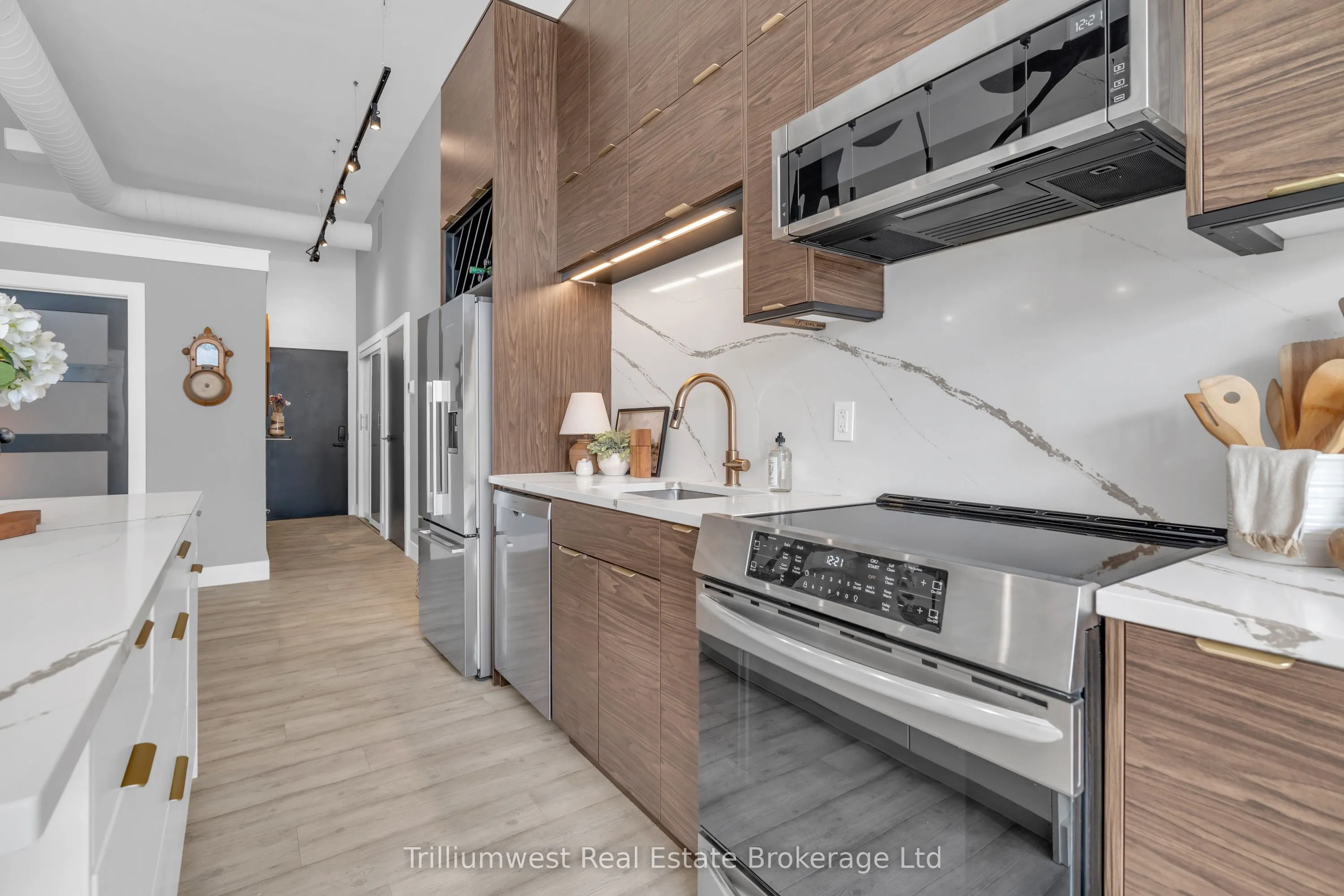 276 King Street W, #205