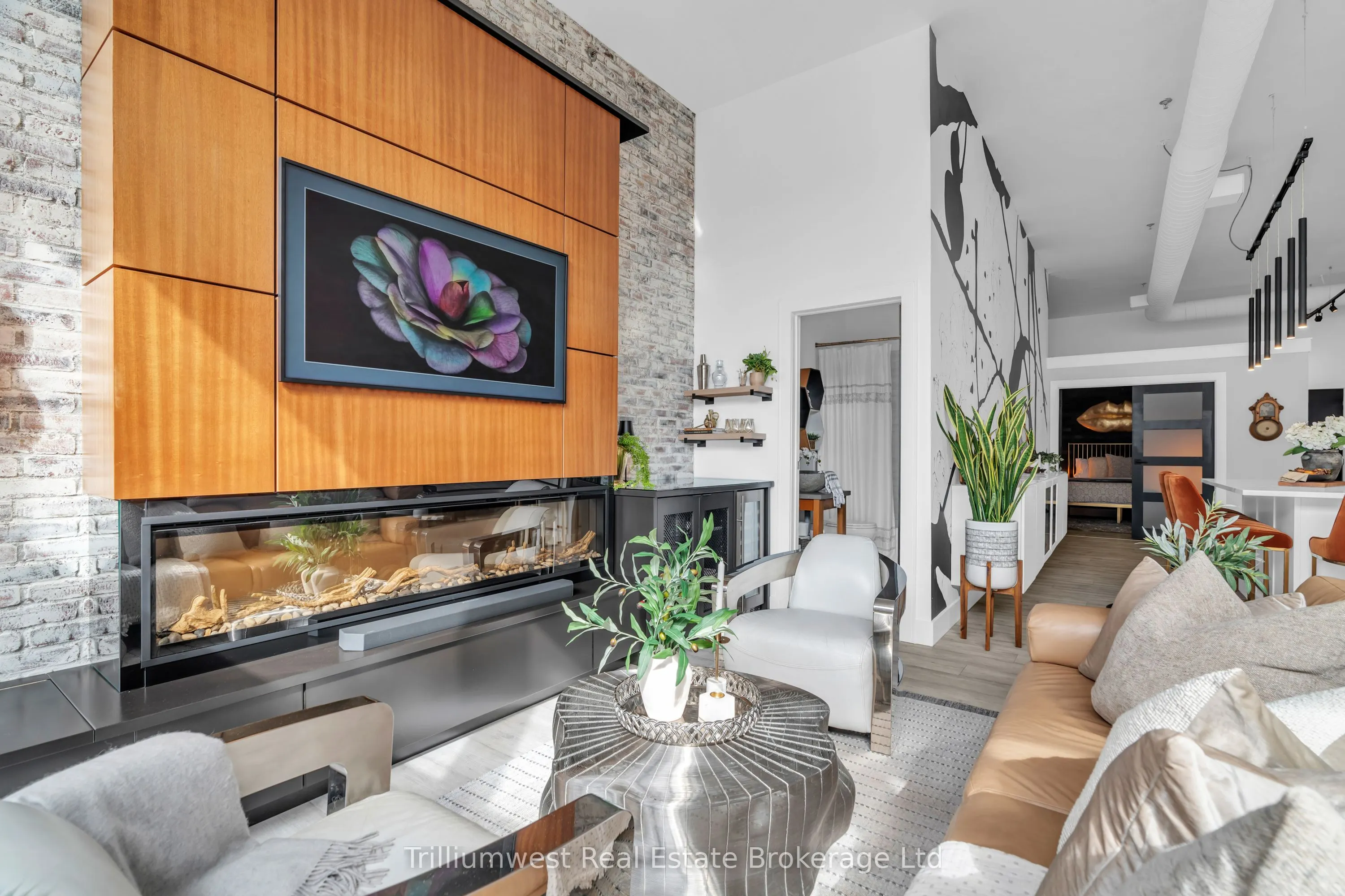276 King Street W, #205