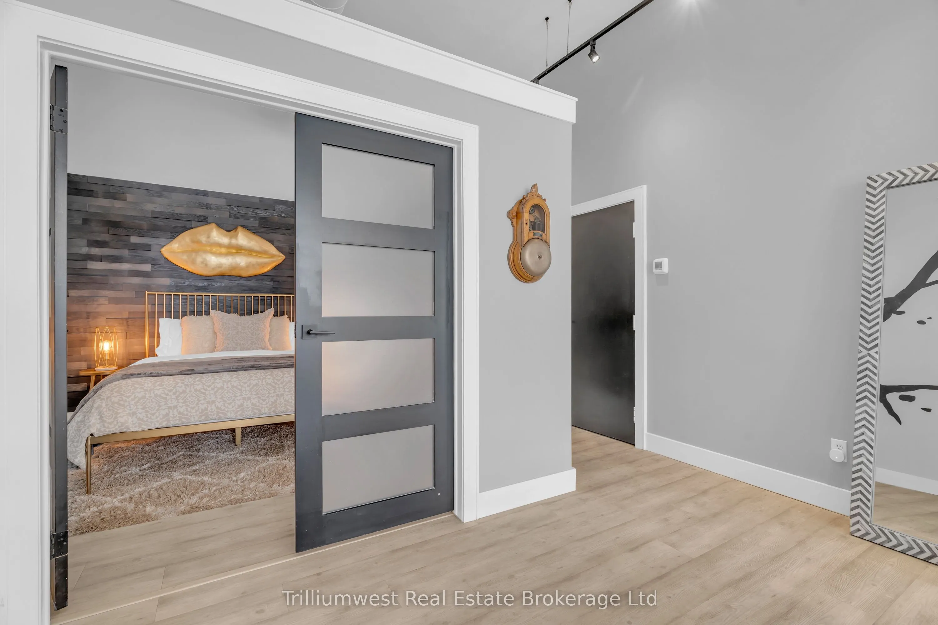 276 King Street W, #205