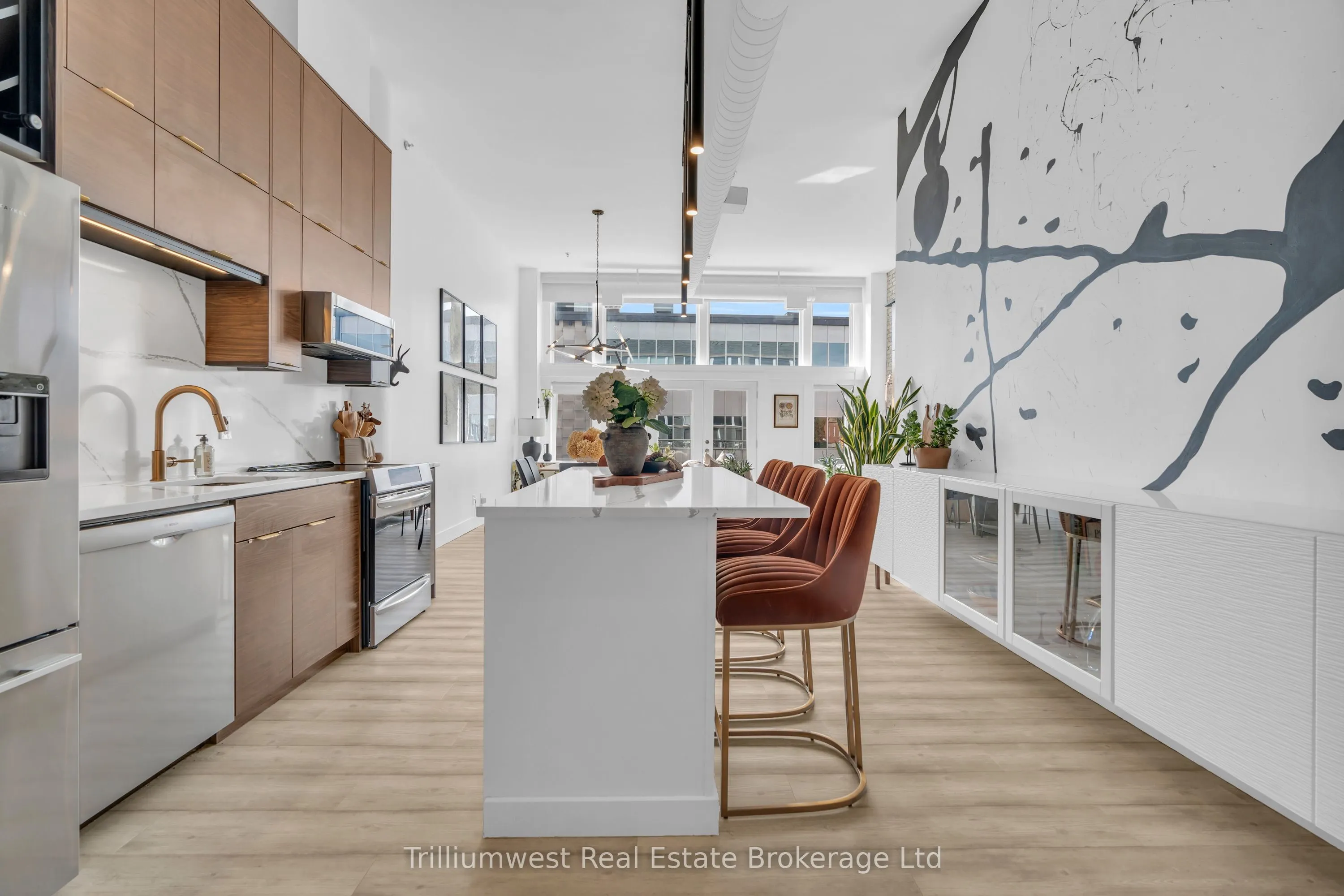 276 King Street W, #205