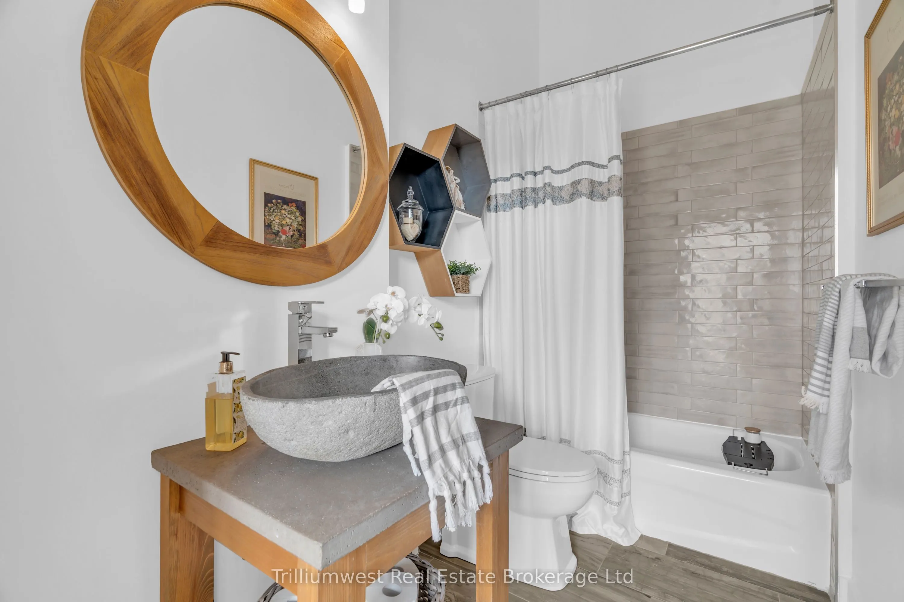276 King Street W, #205