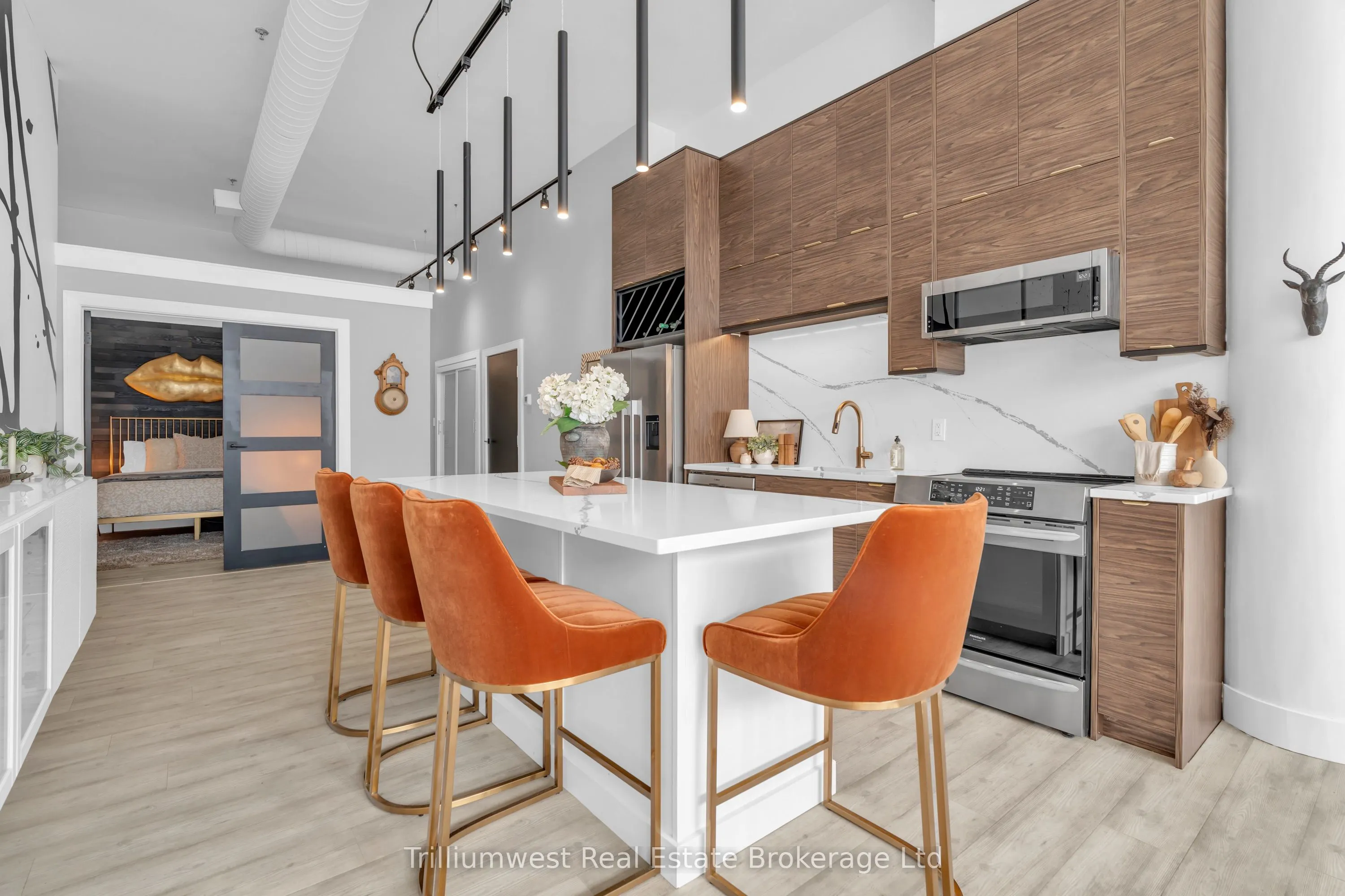 276 King Street W, #205