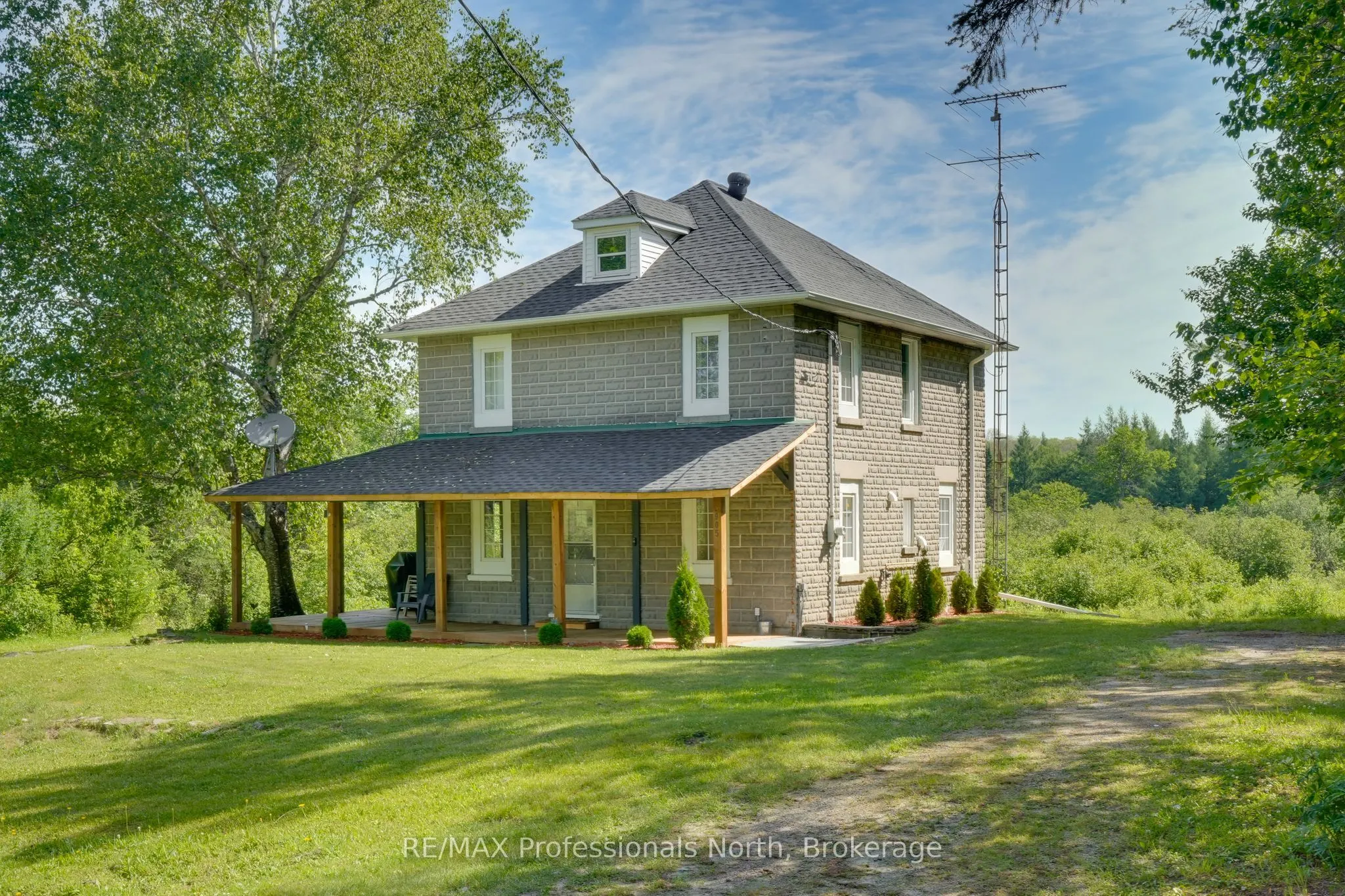 905 Starratt Road