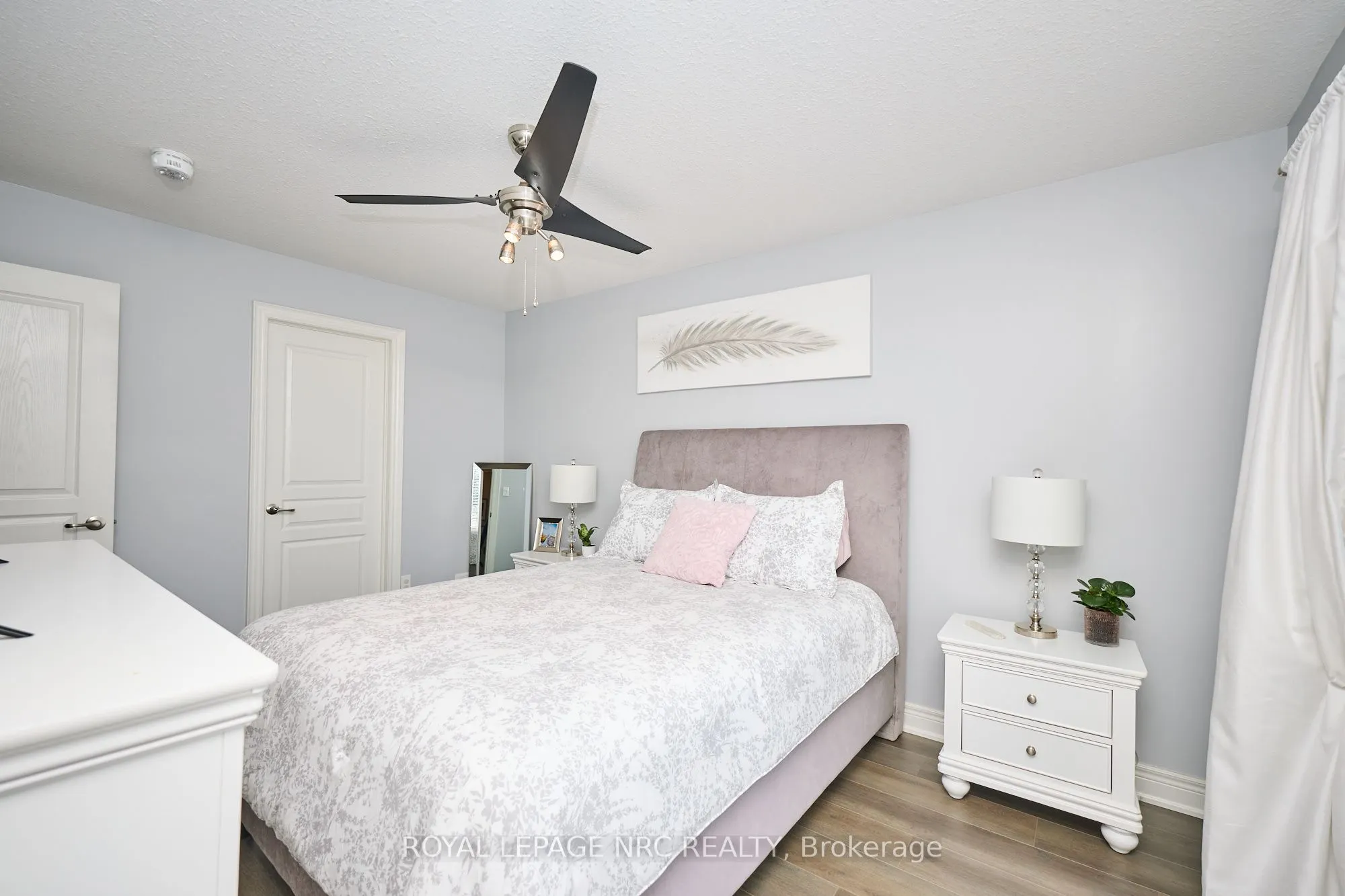 118 Roselawn Crescent