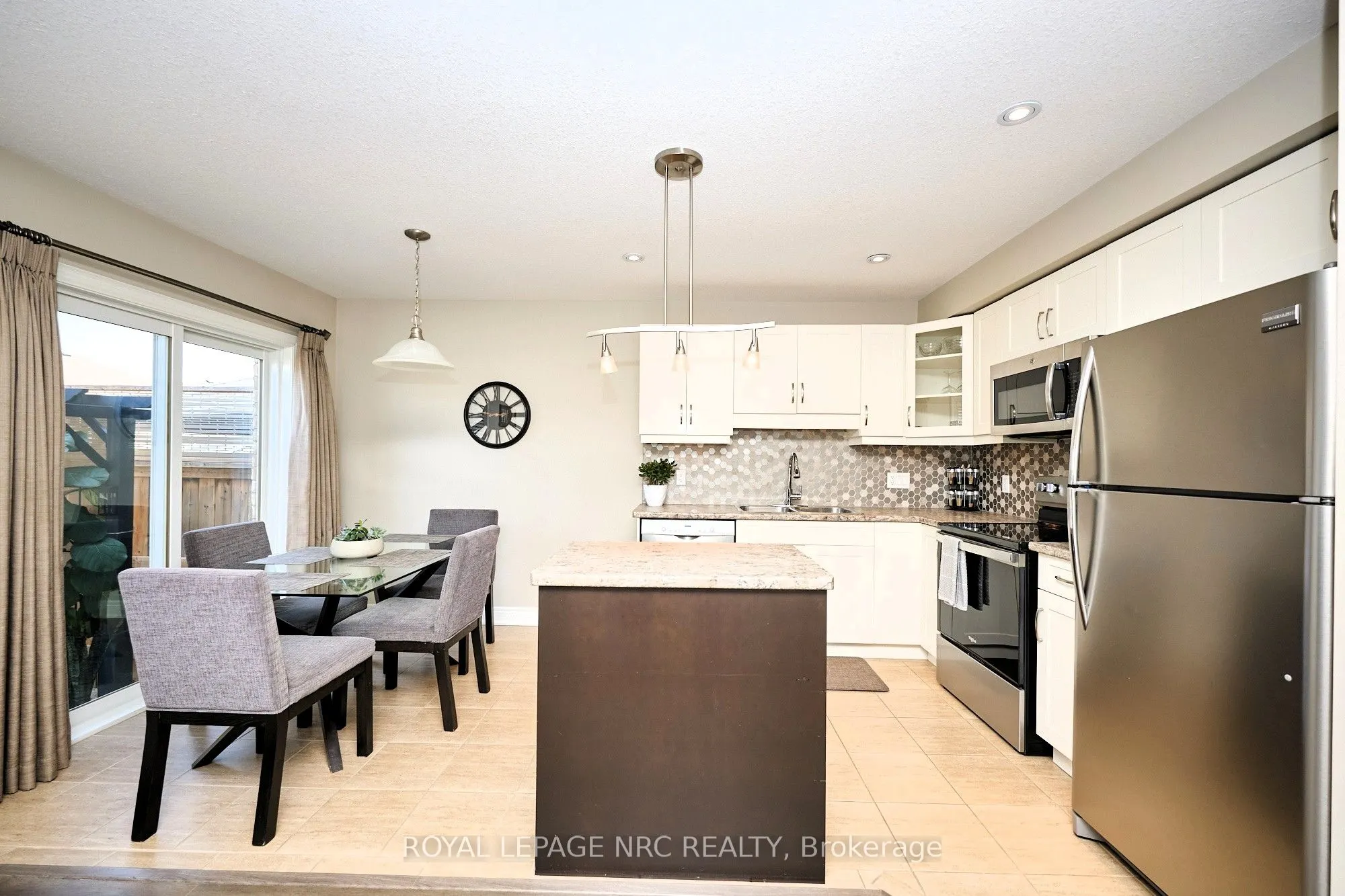 118 Roselawn Crescent