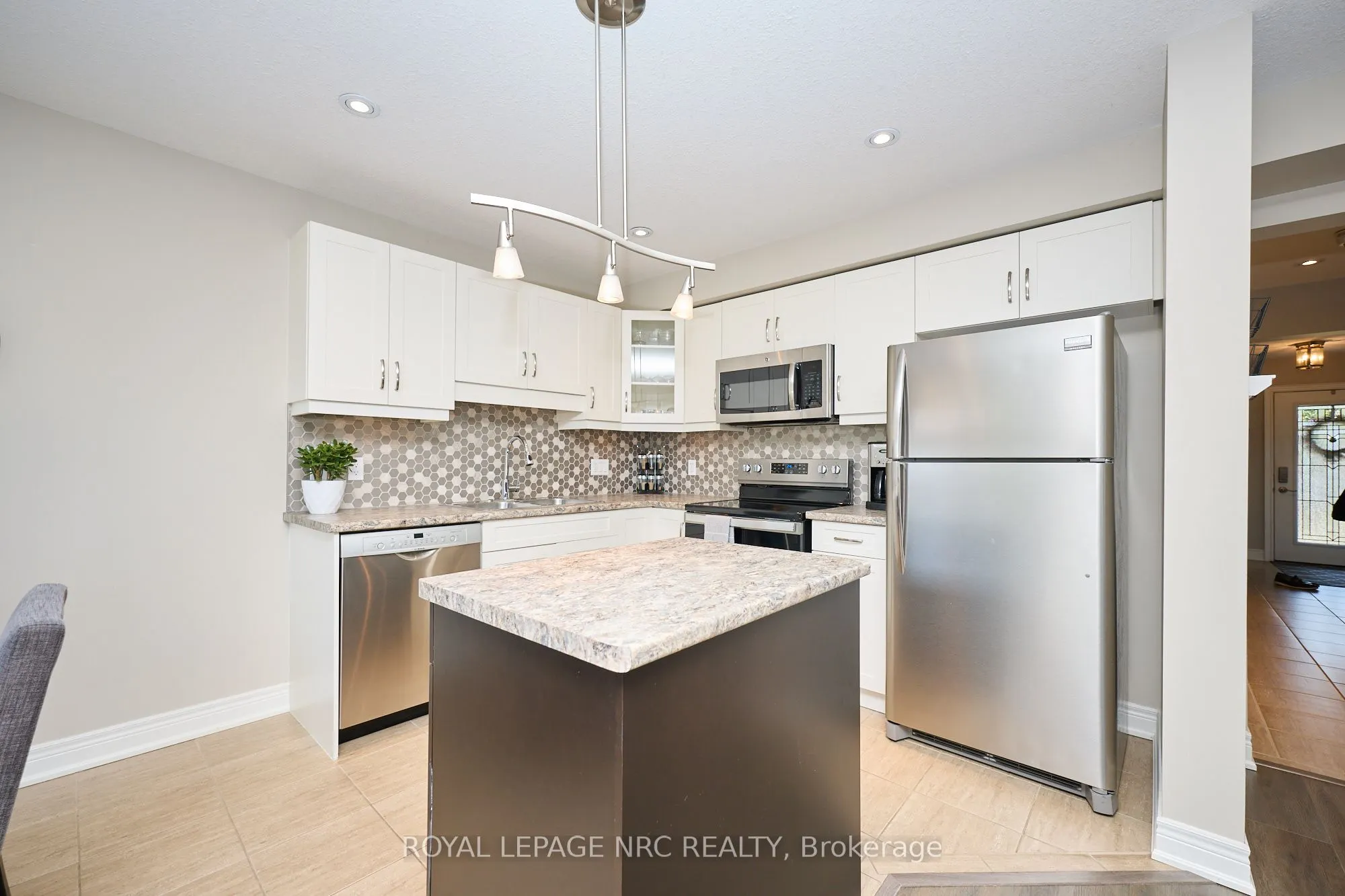 118 Roselawn Crescent