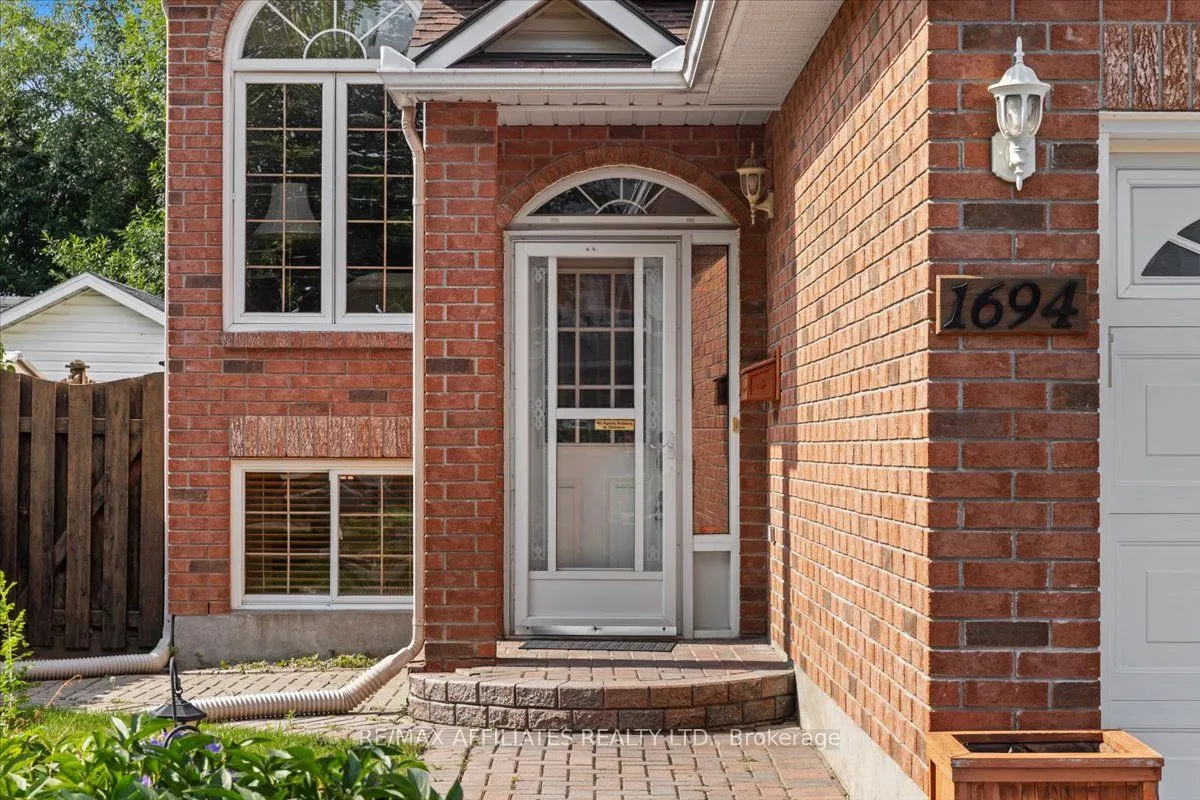 1694 Toulouse Crescent