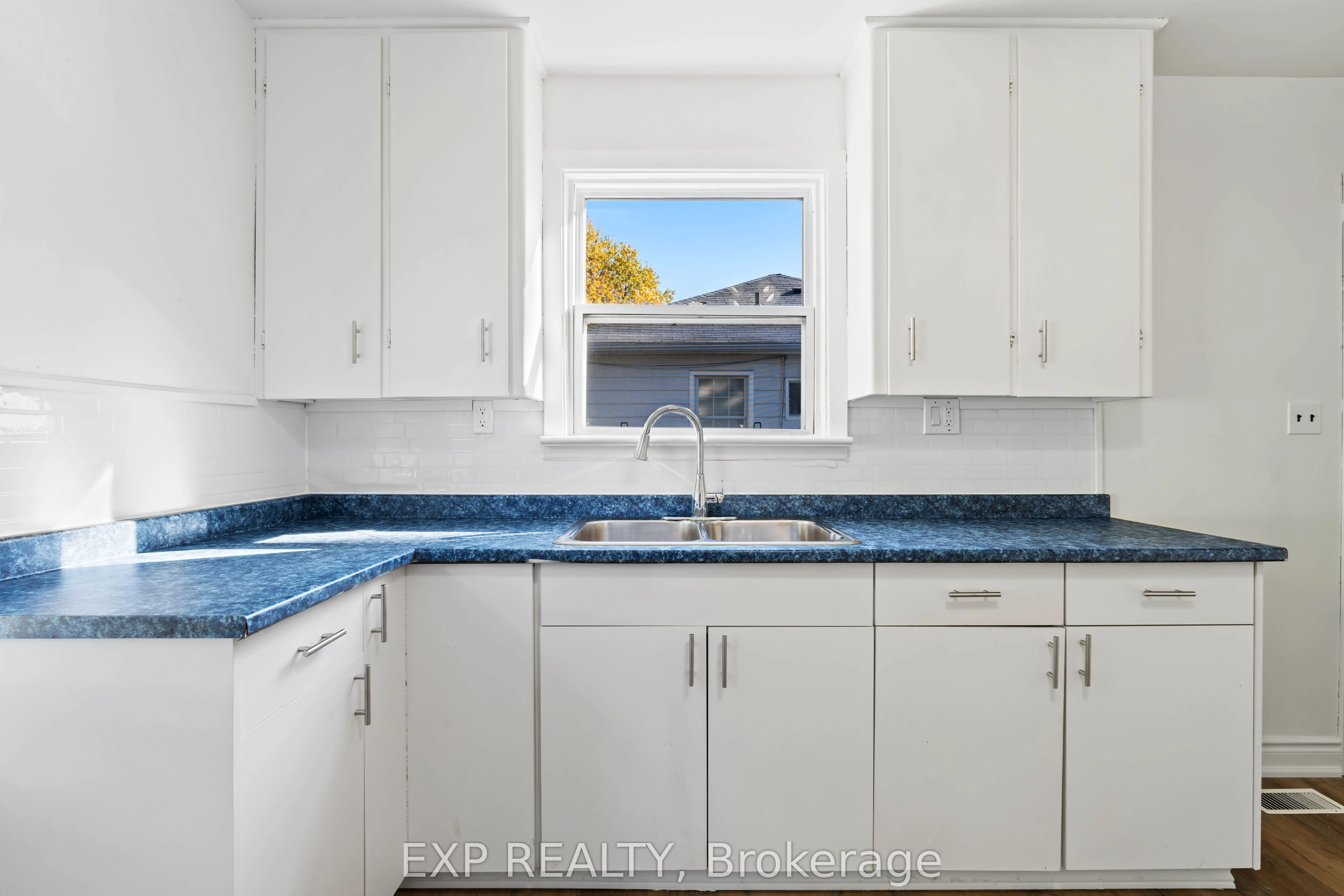 16 Valleyview Crescent