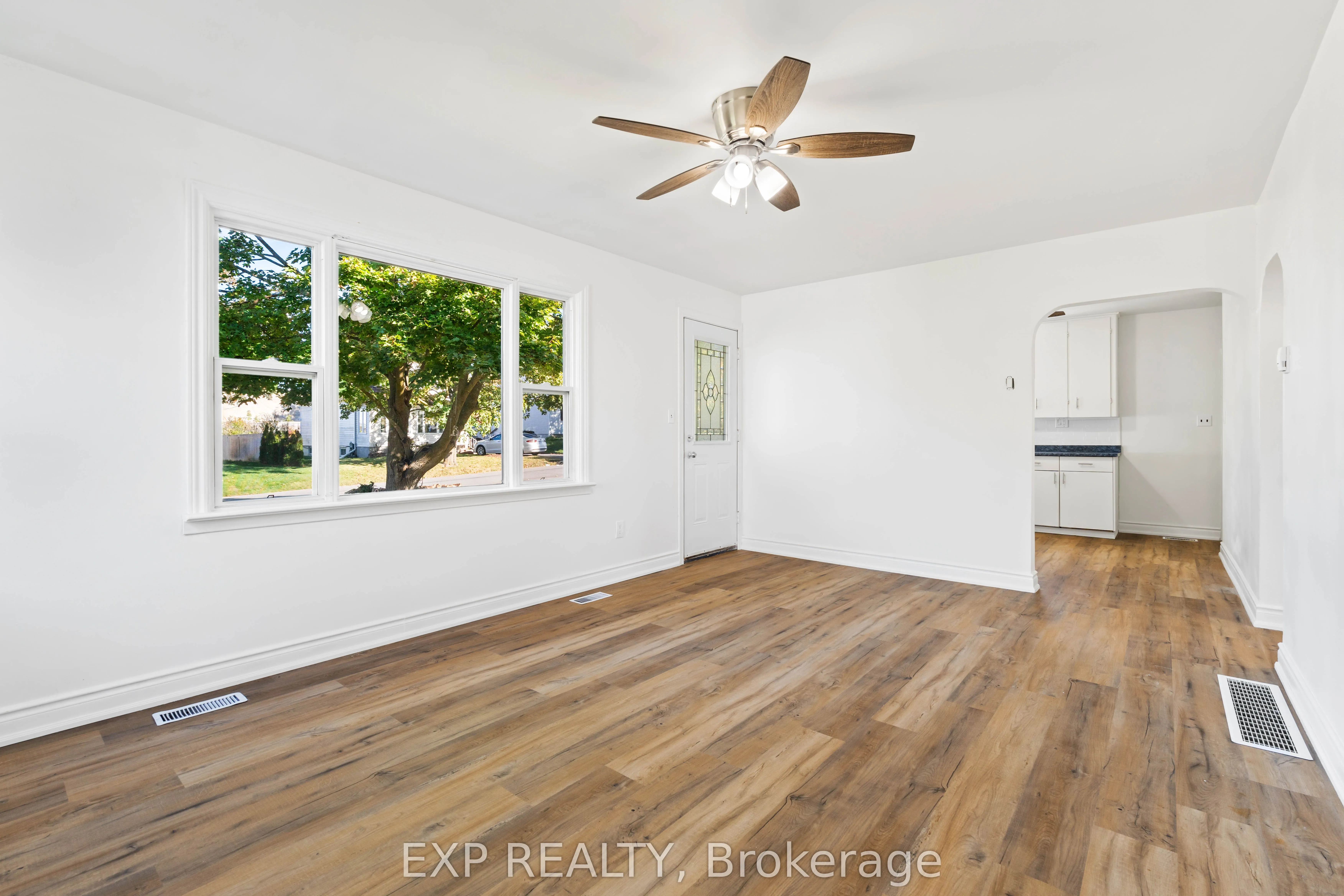 16 Valleyview Crescent