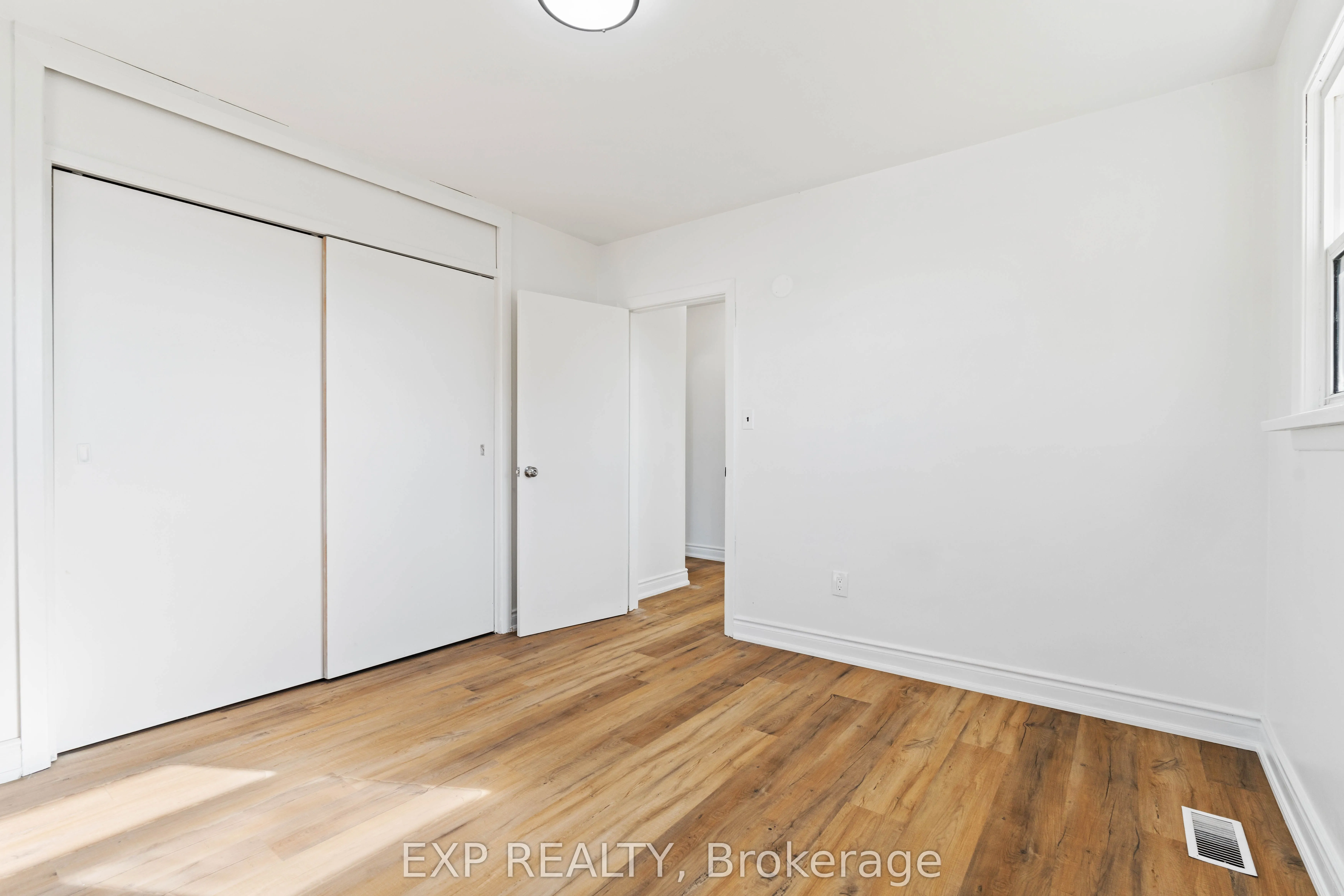 16 Valleyview Crescent