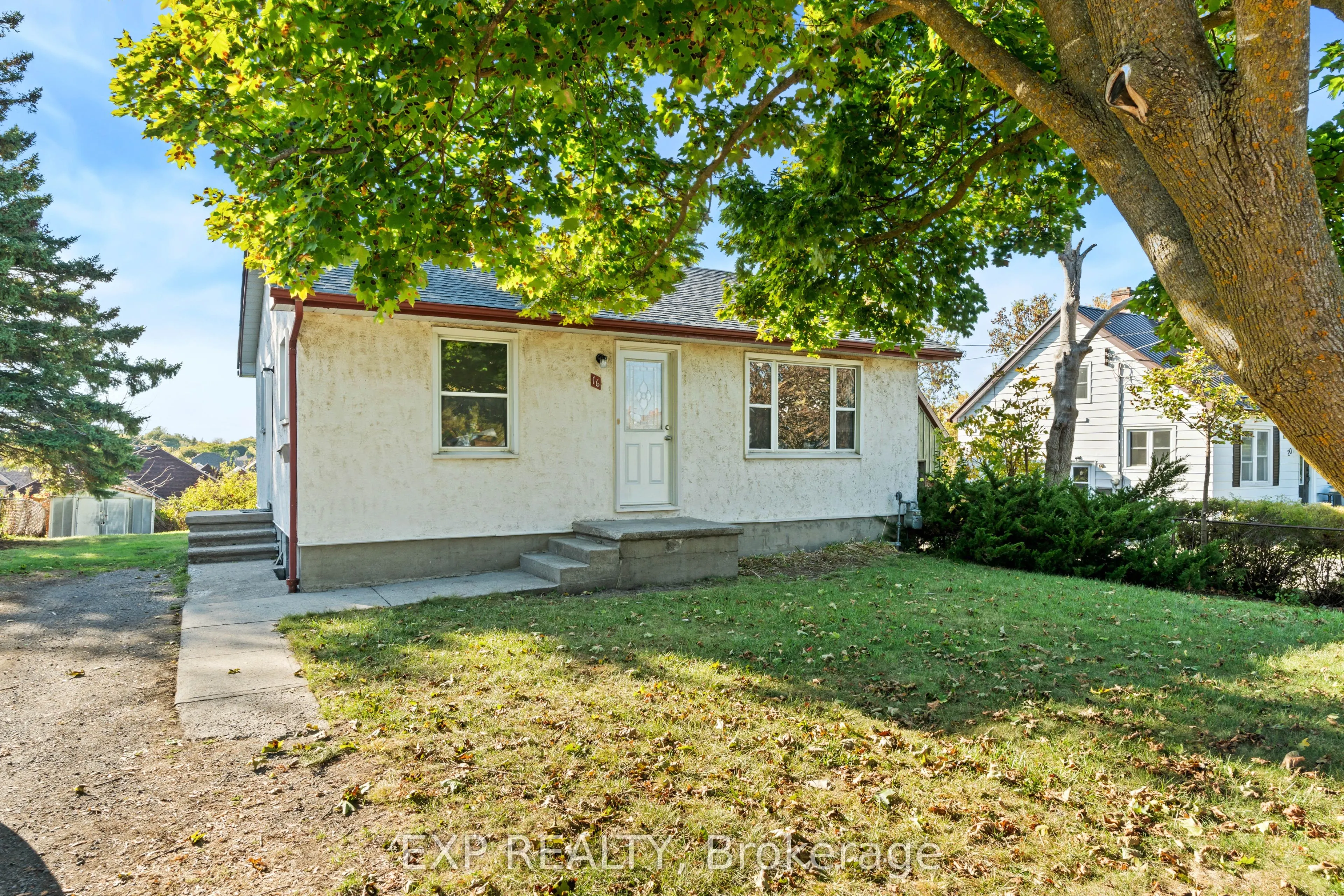 16 Valleyview Crescent