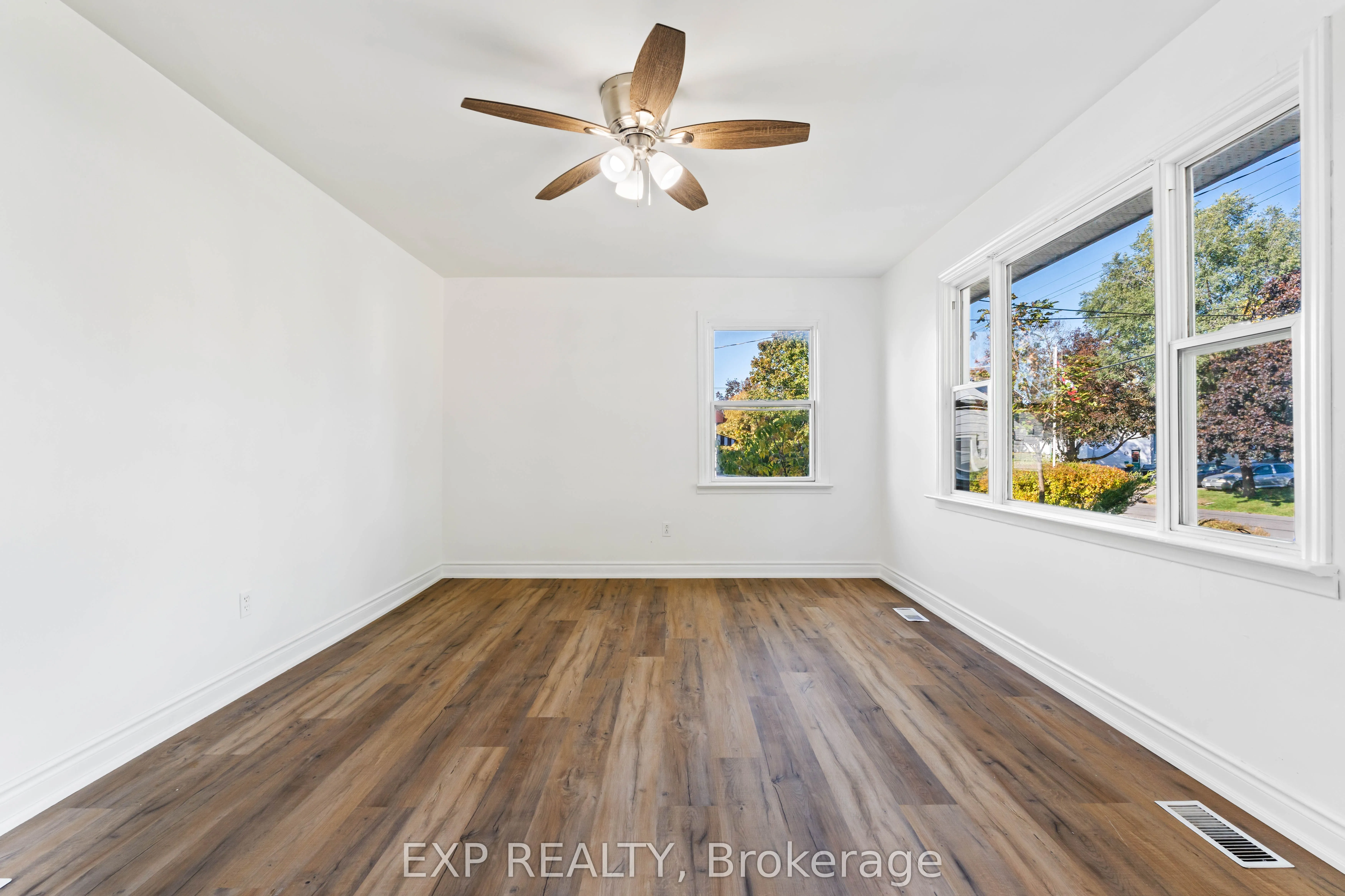16 Valleyview Crescent