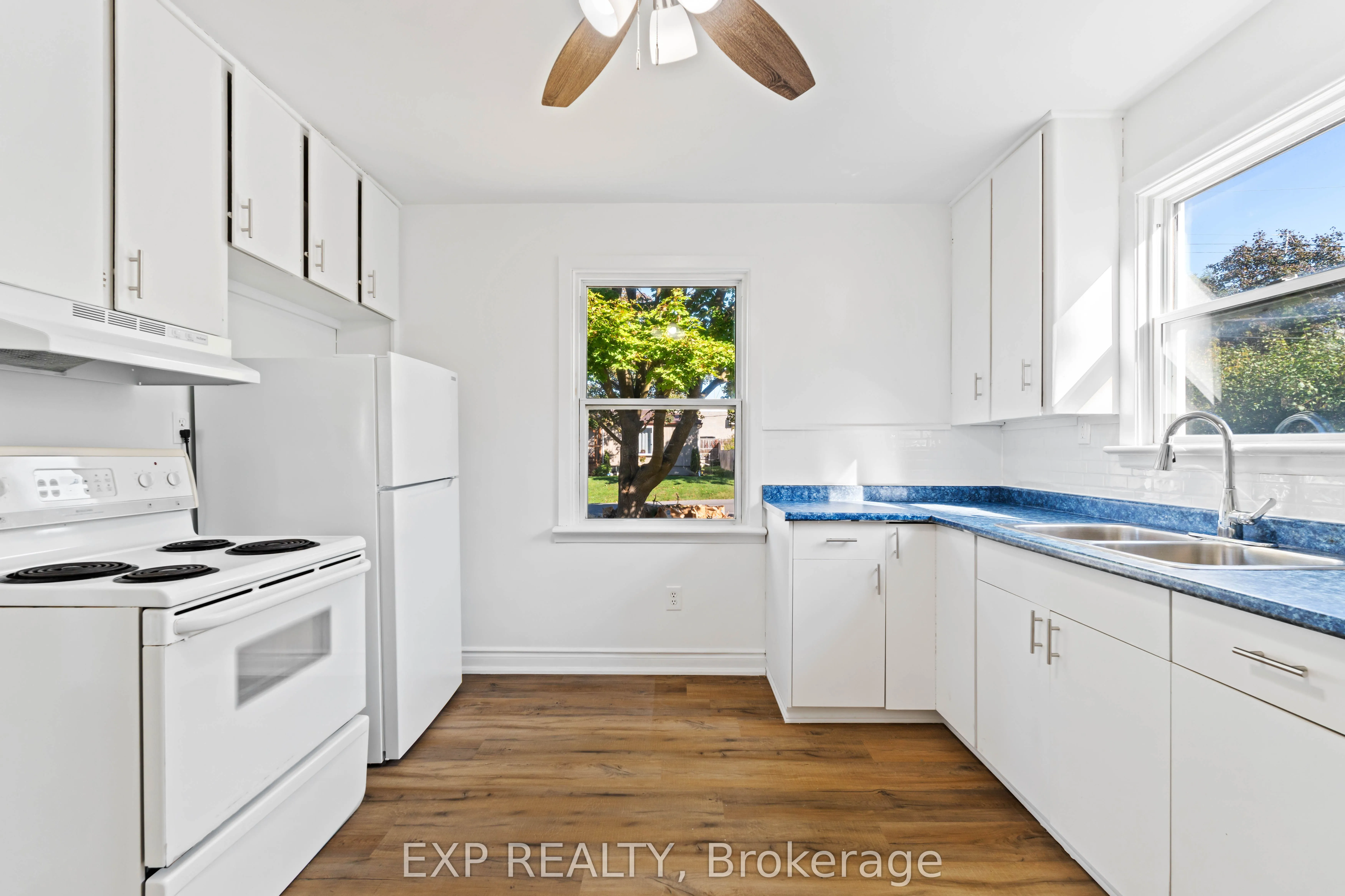 16 Valleyview Crescent