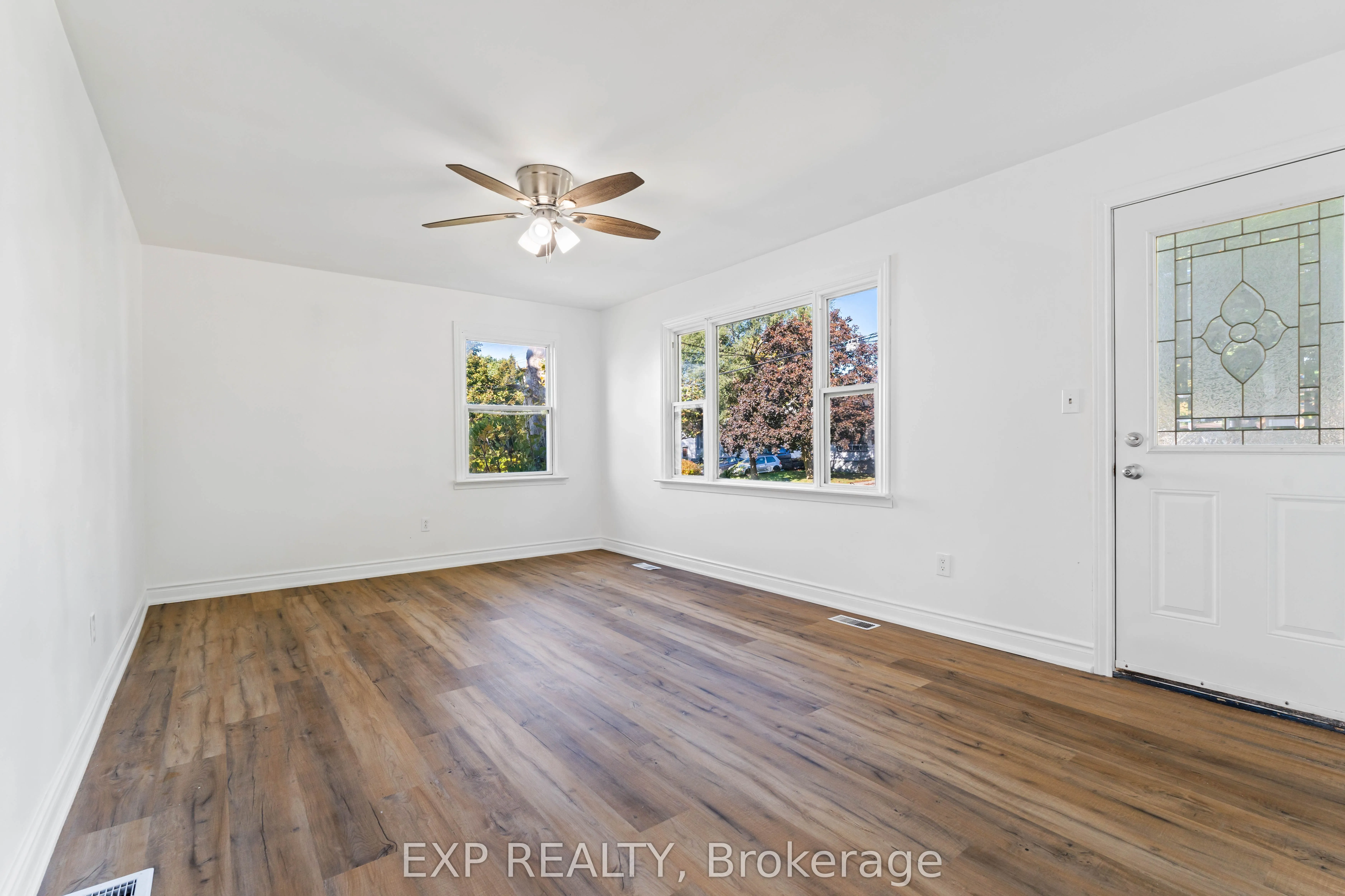 16 Valleyview Crescent