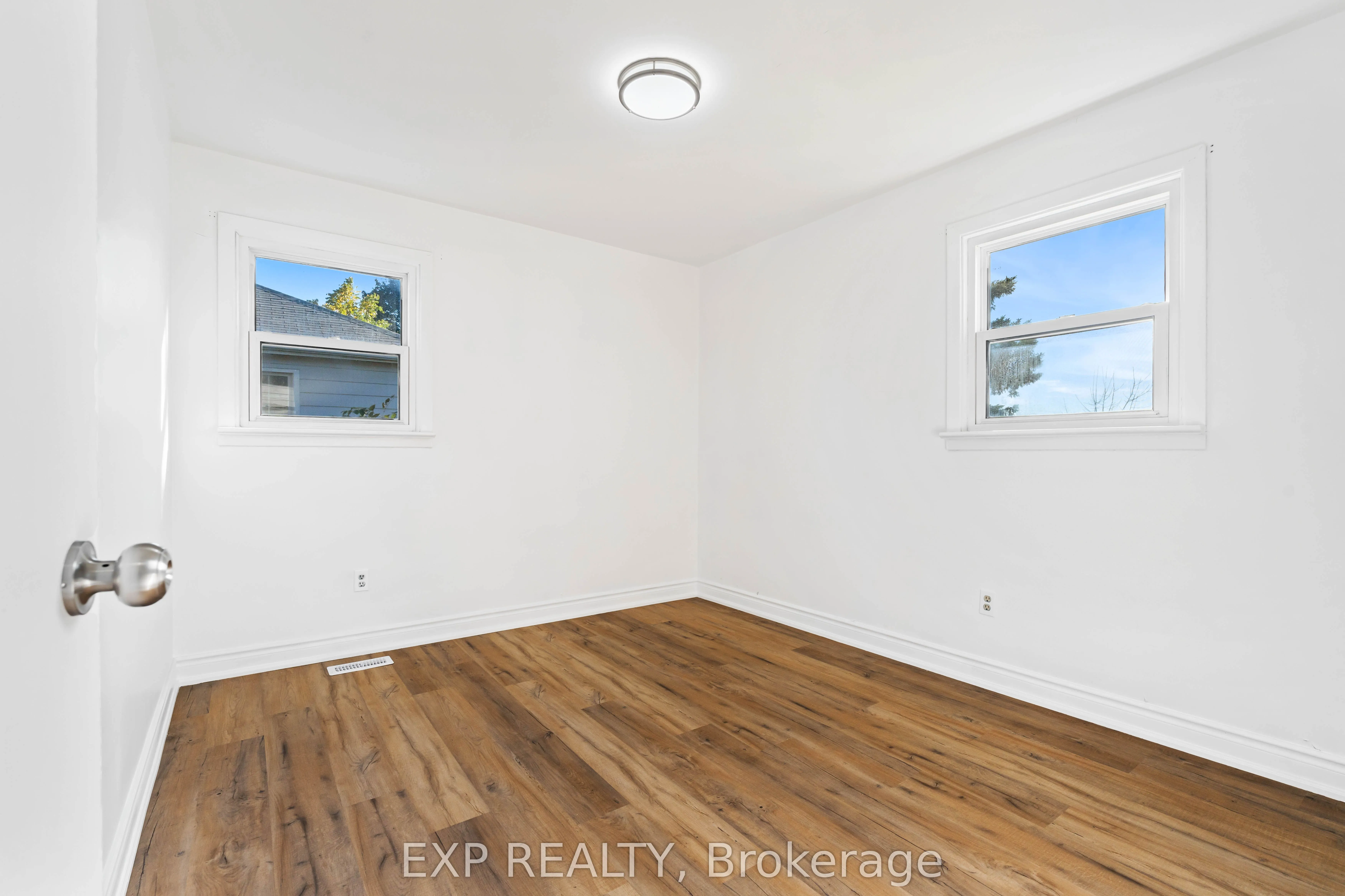 16 Valleyview Crescent