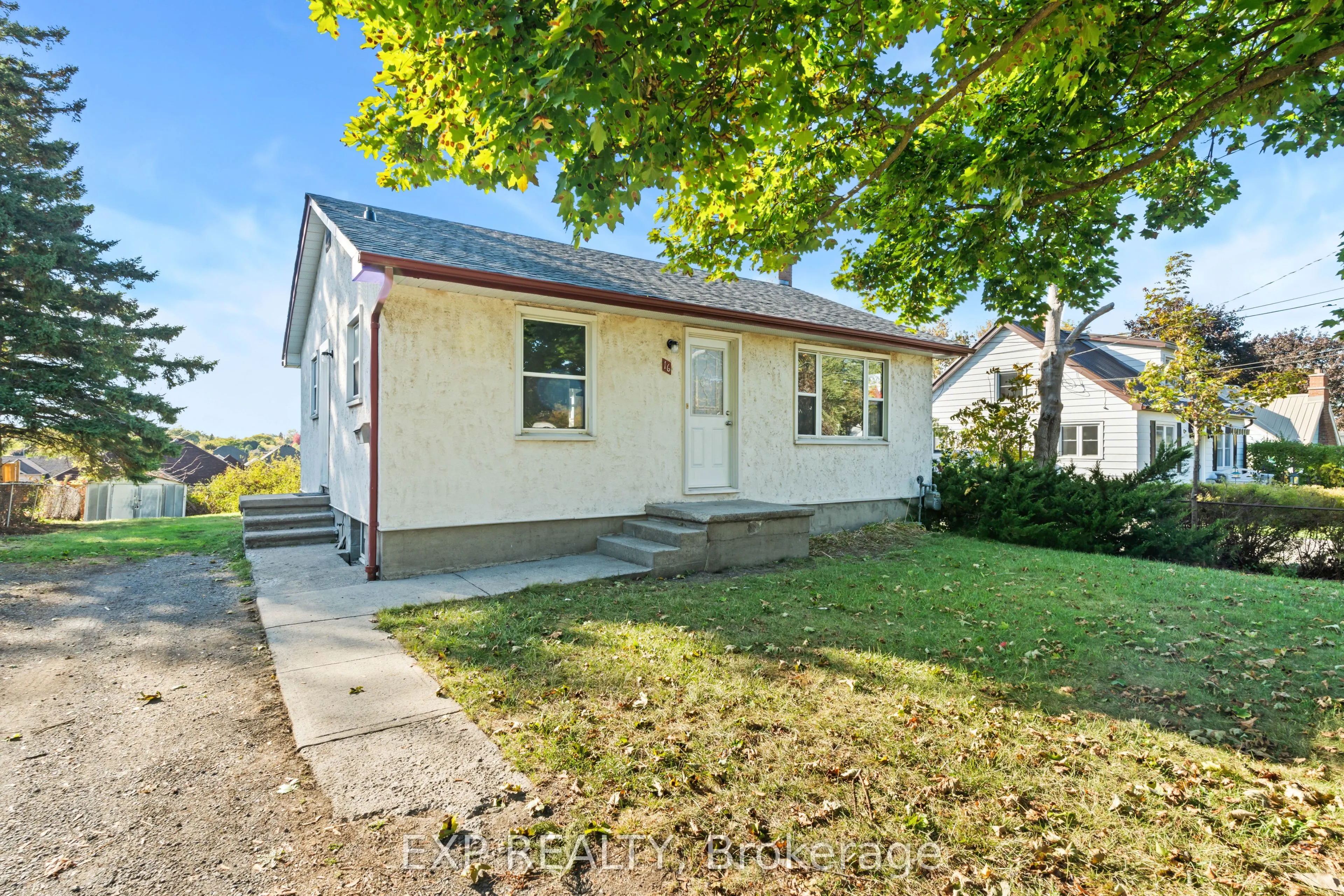 16 Valleyview Crescent