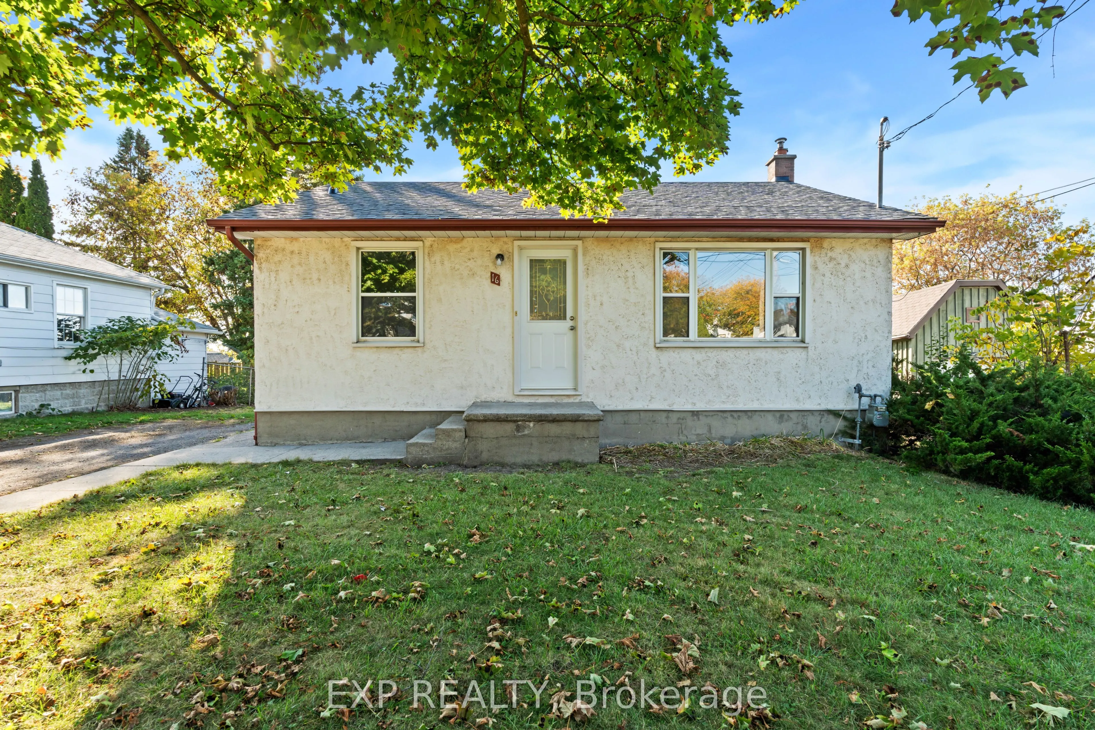 16 Valleyview Crescent