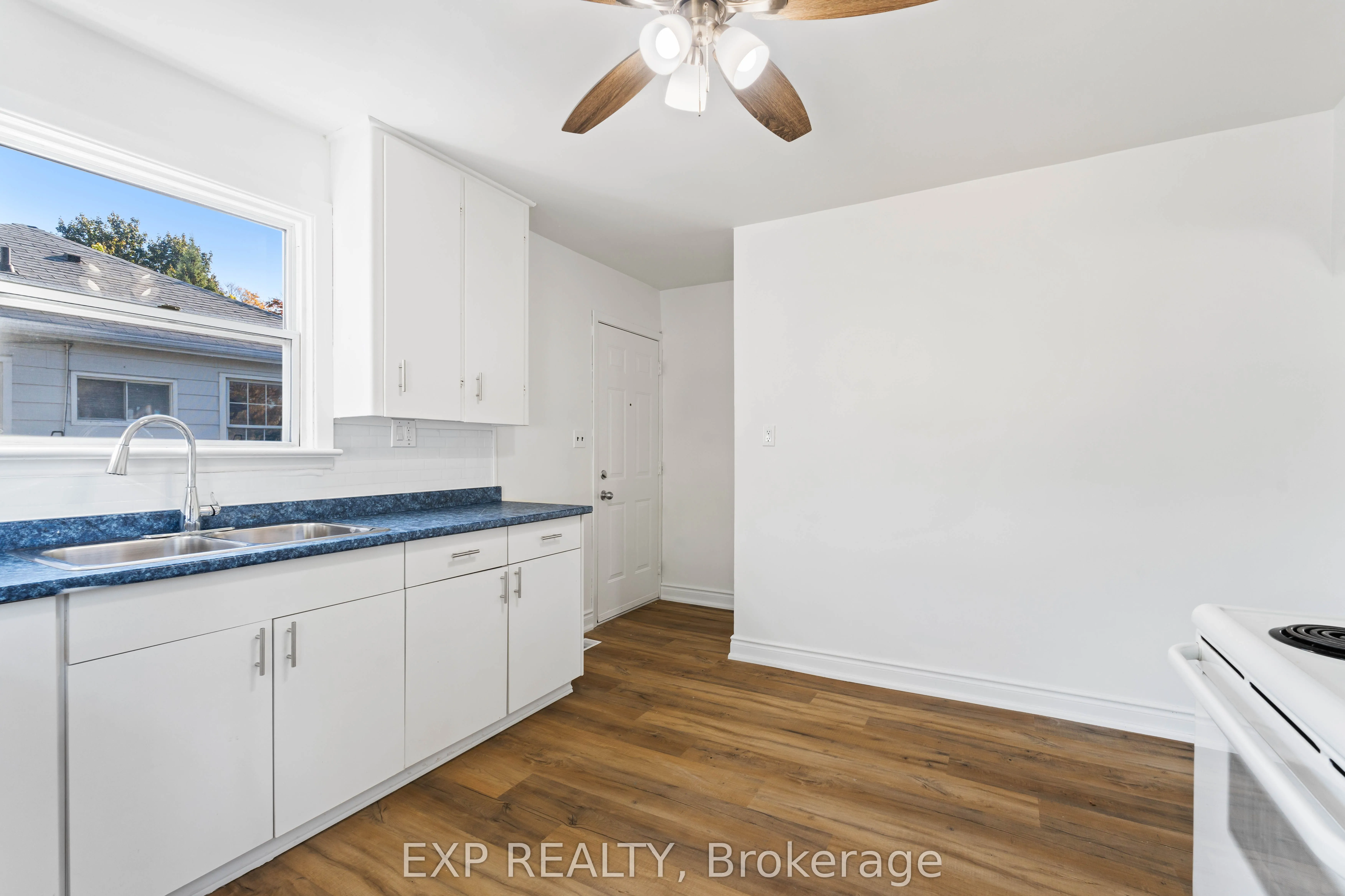 16 Valleyview Crescent