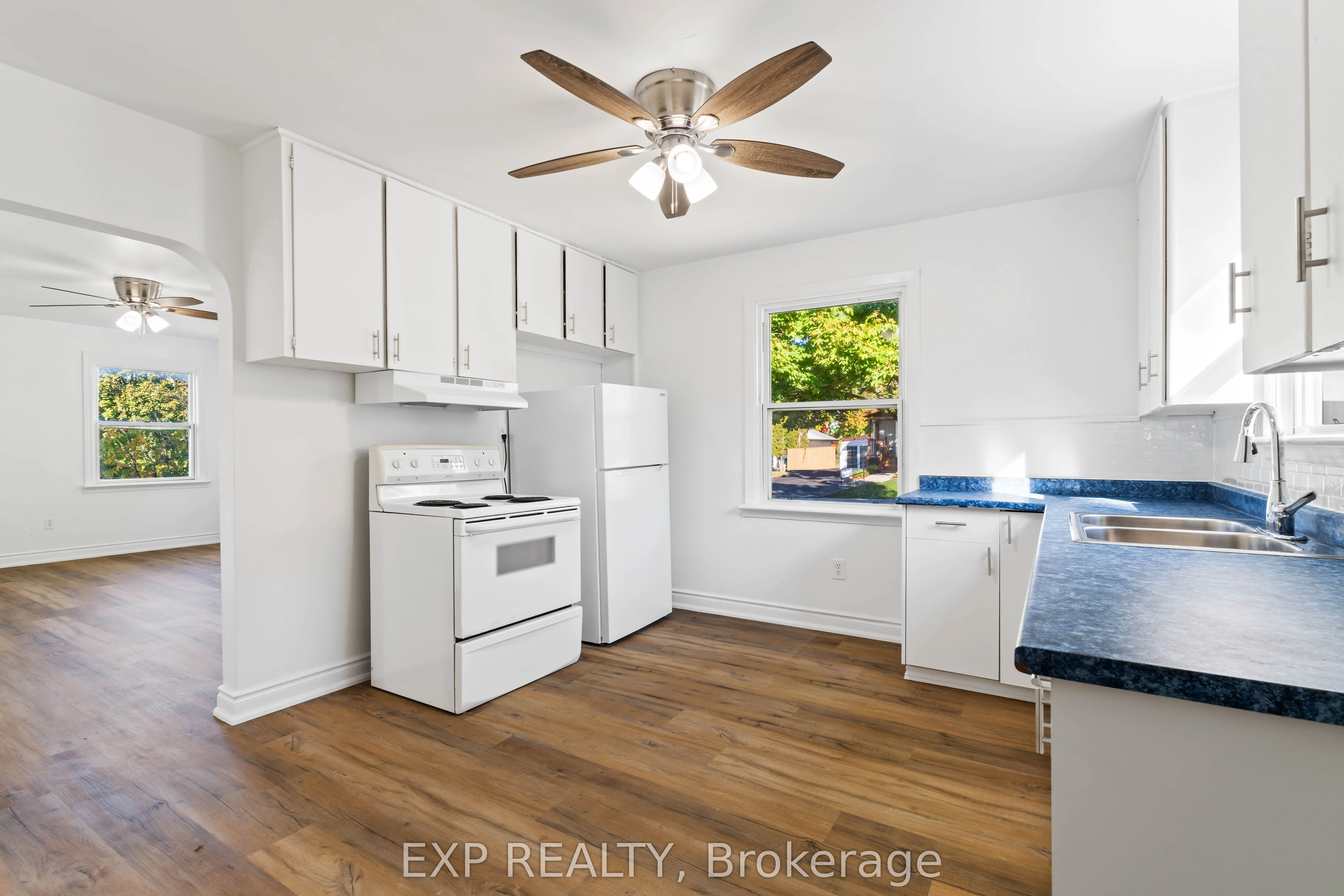 16 Valleyview Crescent