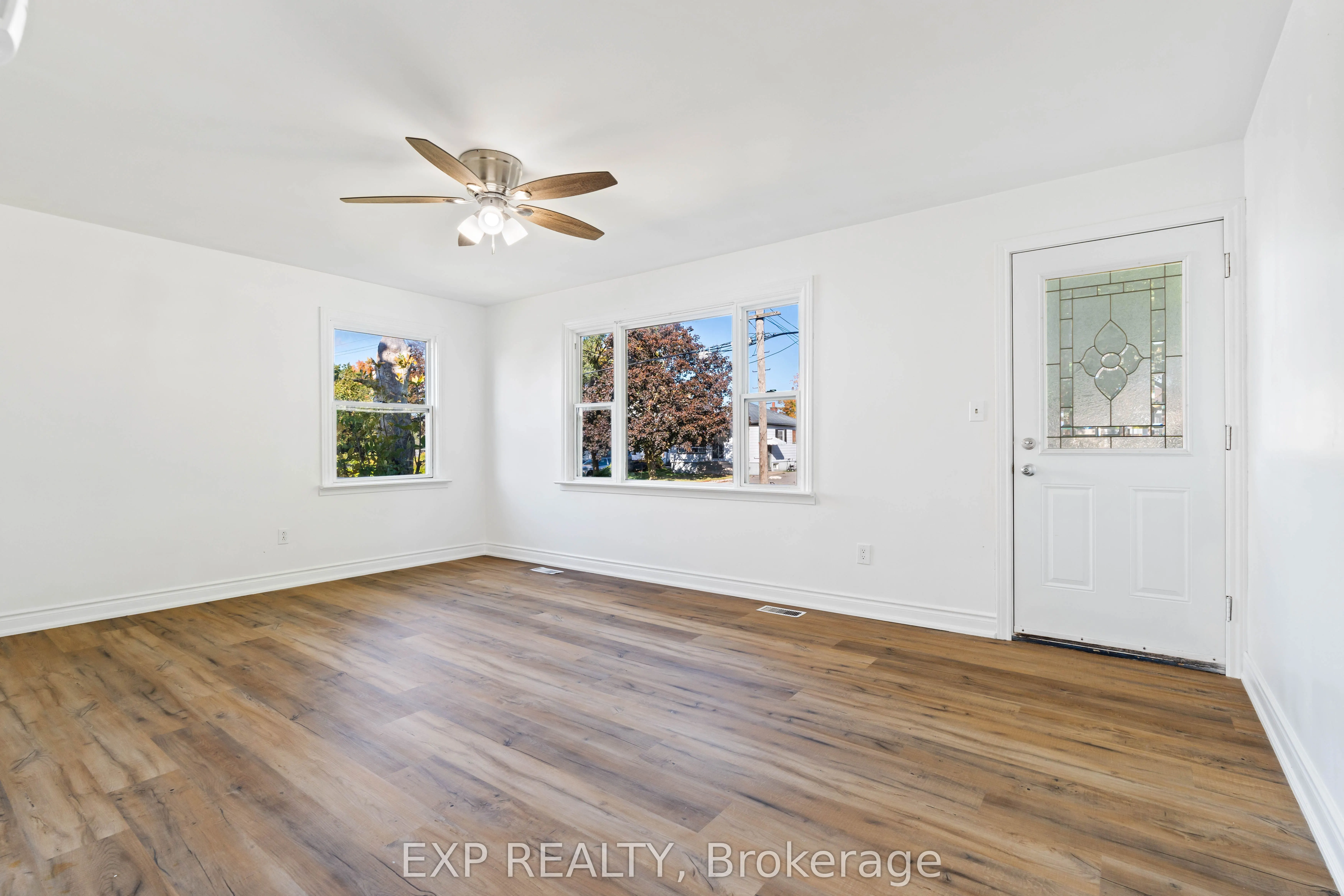 16 Valleyview Crescent