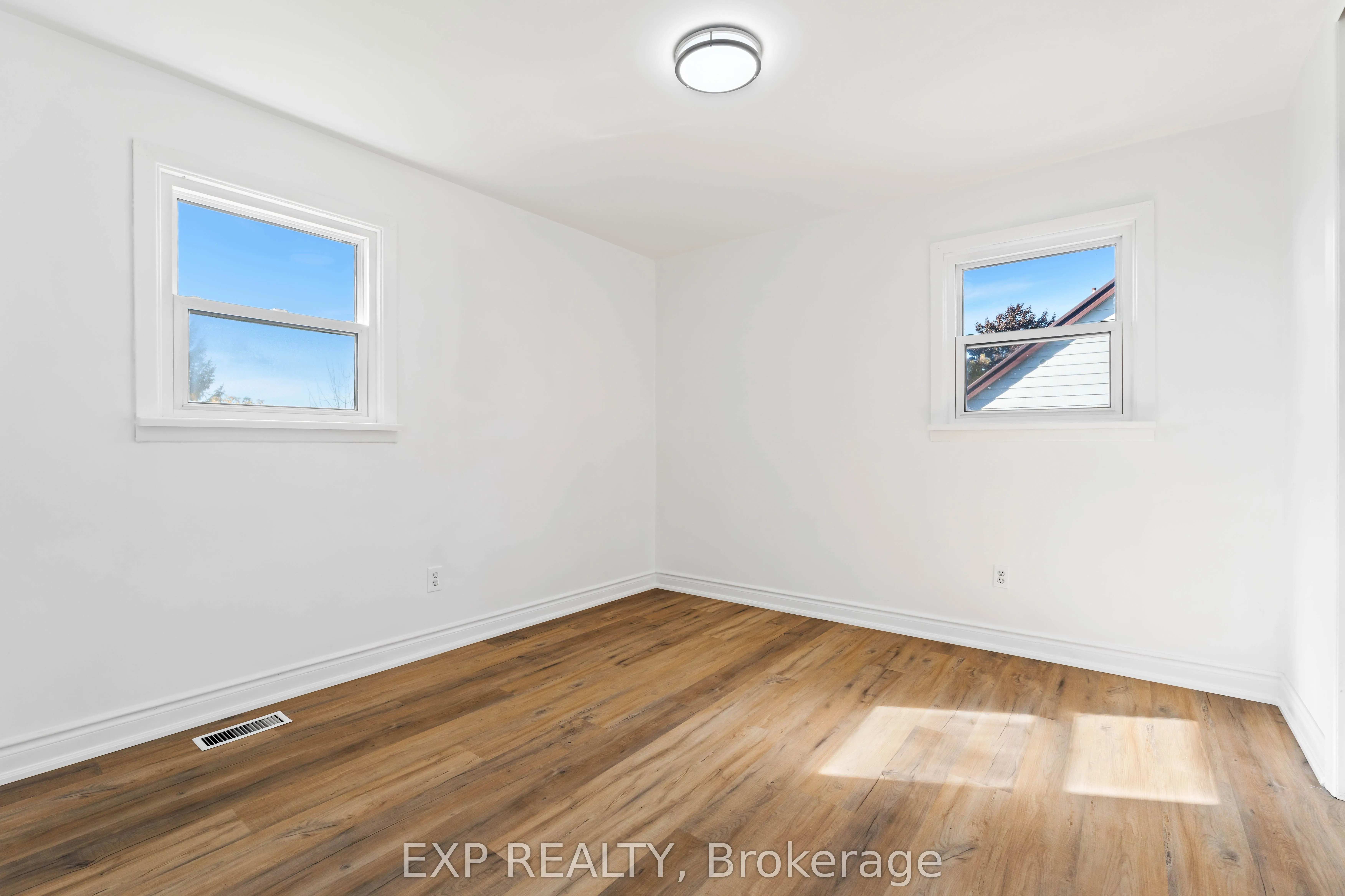 16 Valleyview Crescent