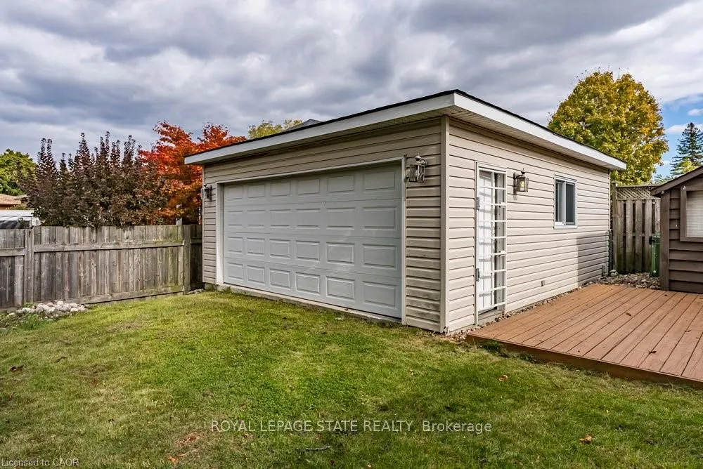 105 Mcelroy Road E