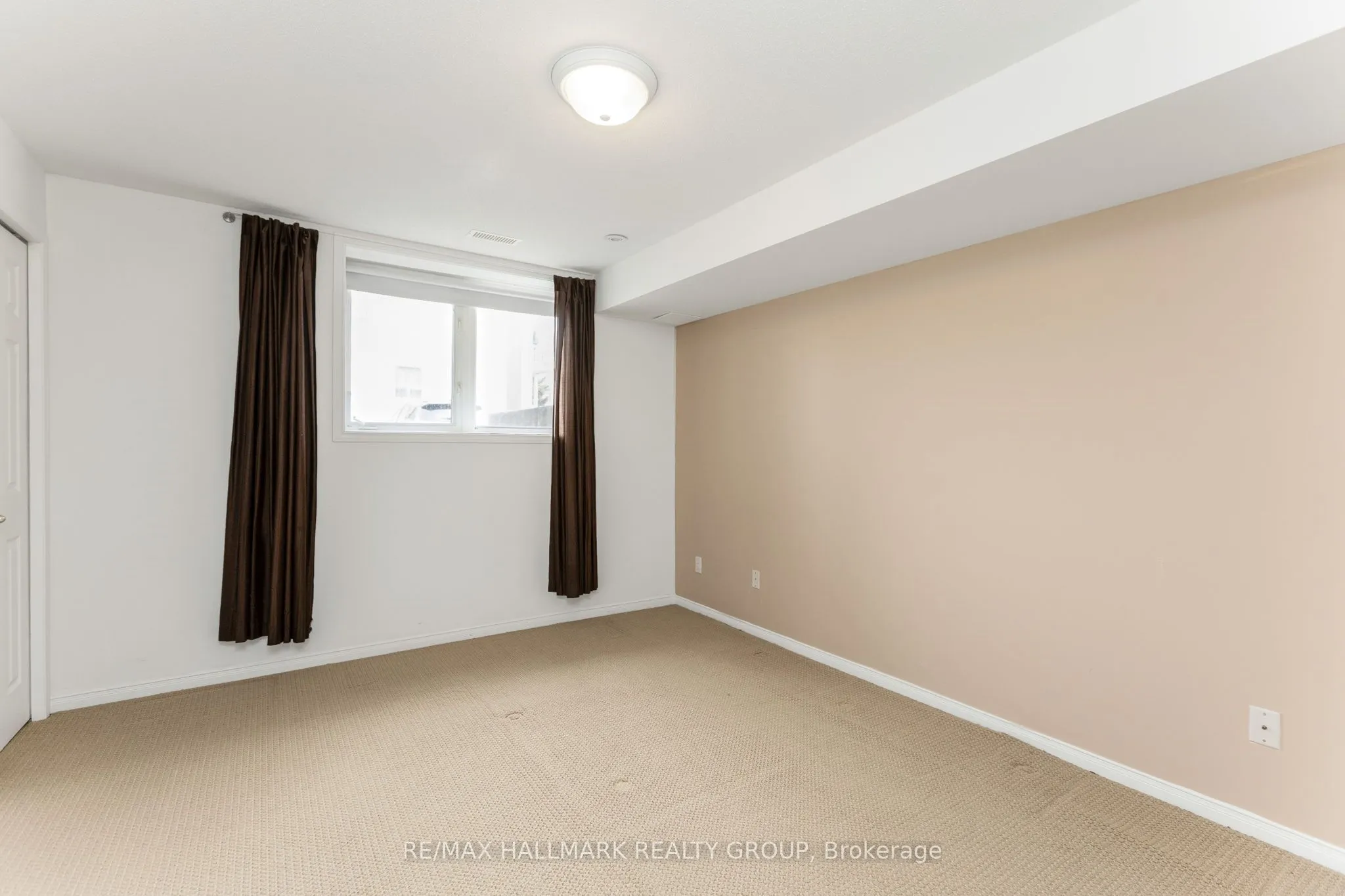 896 Longfields Drive, #5