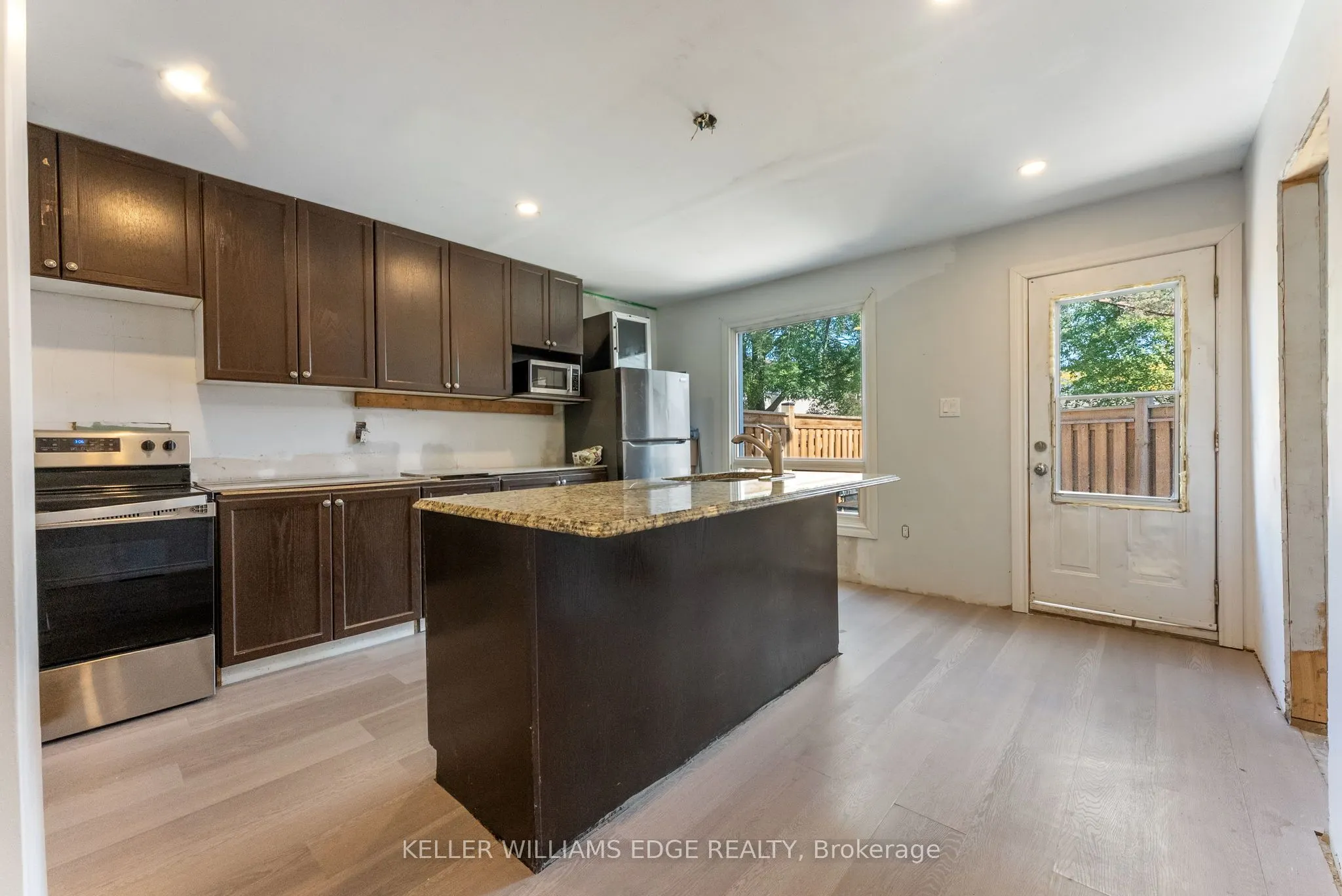 2700 Barton Street E, #7