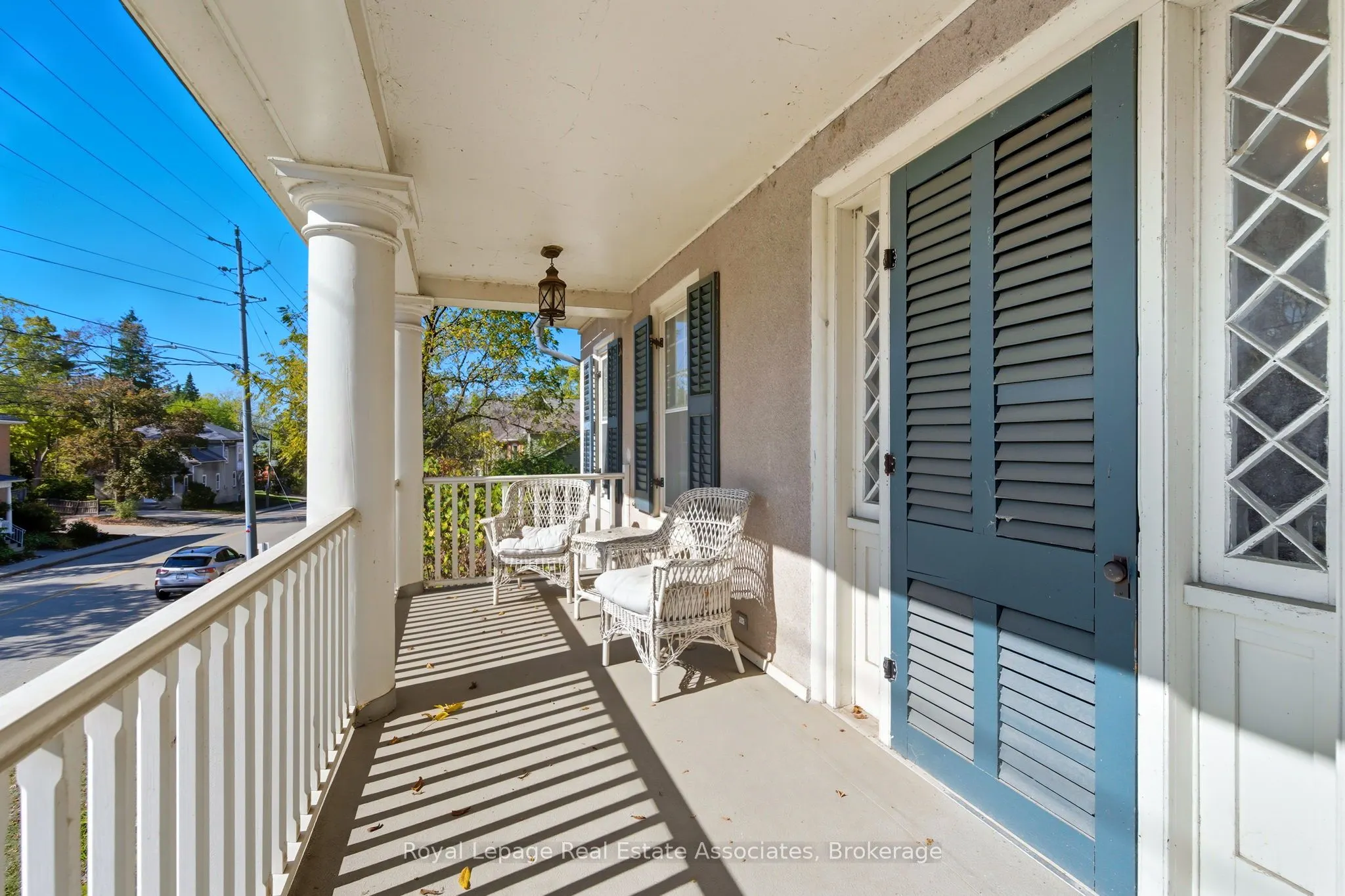 52 Grand River Street S