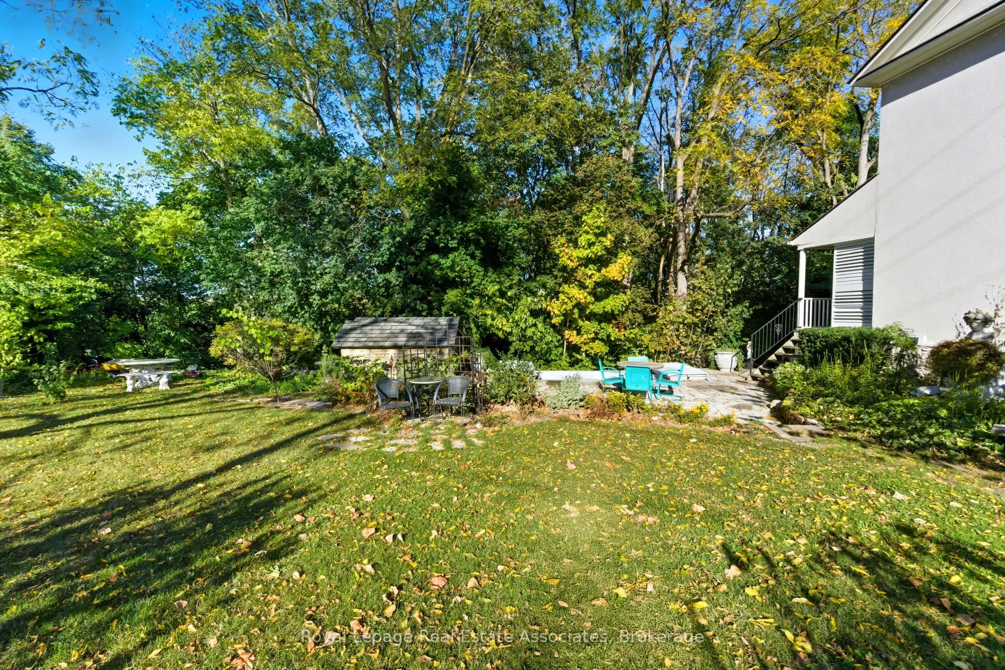 52 Grand River Street S