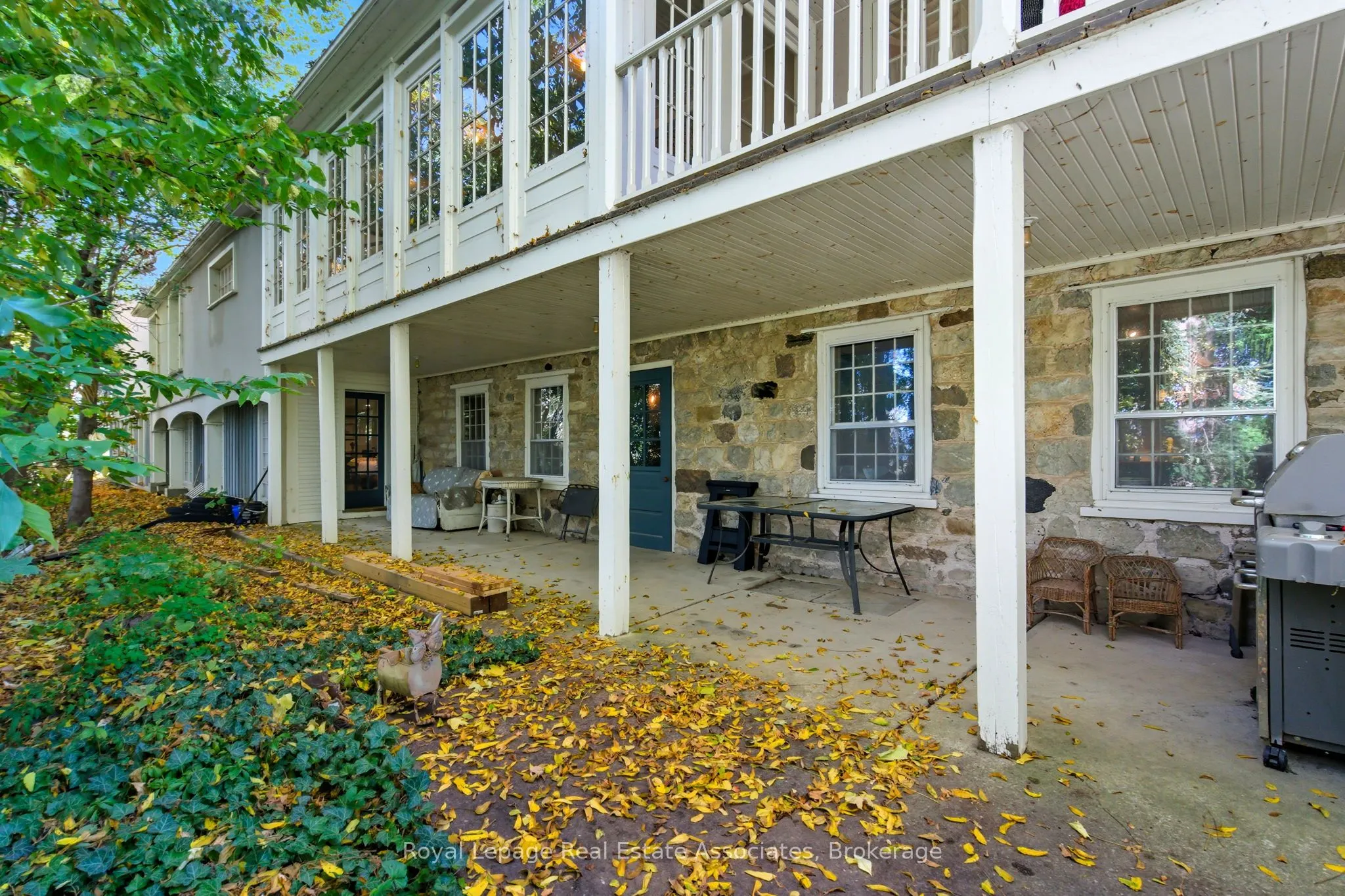 52 Grand River Street S