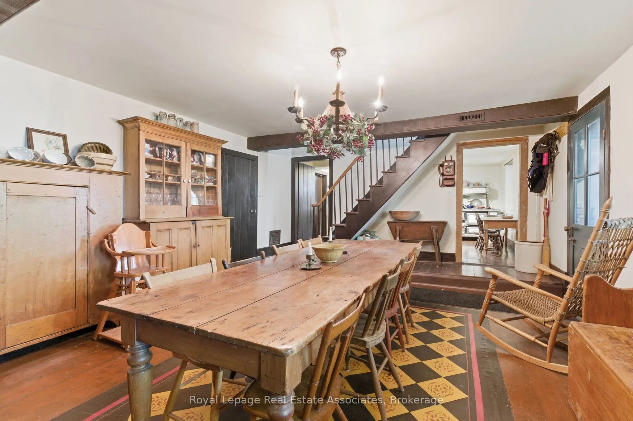 52 Grand River Street S