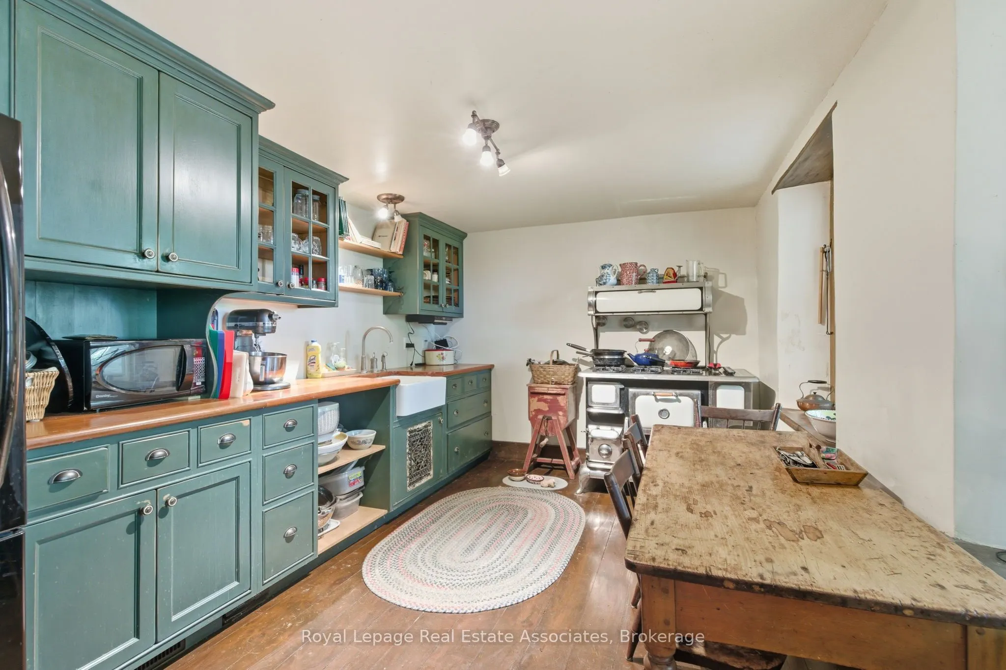 52 Grand River Street S