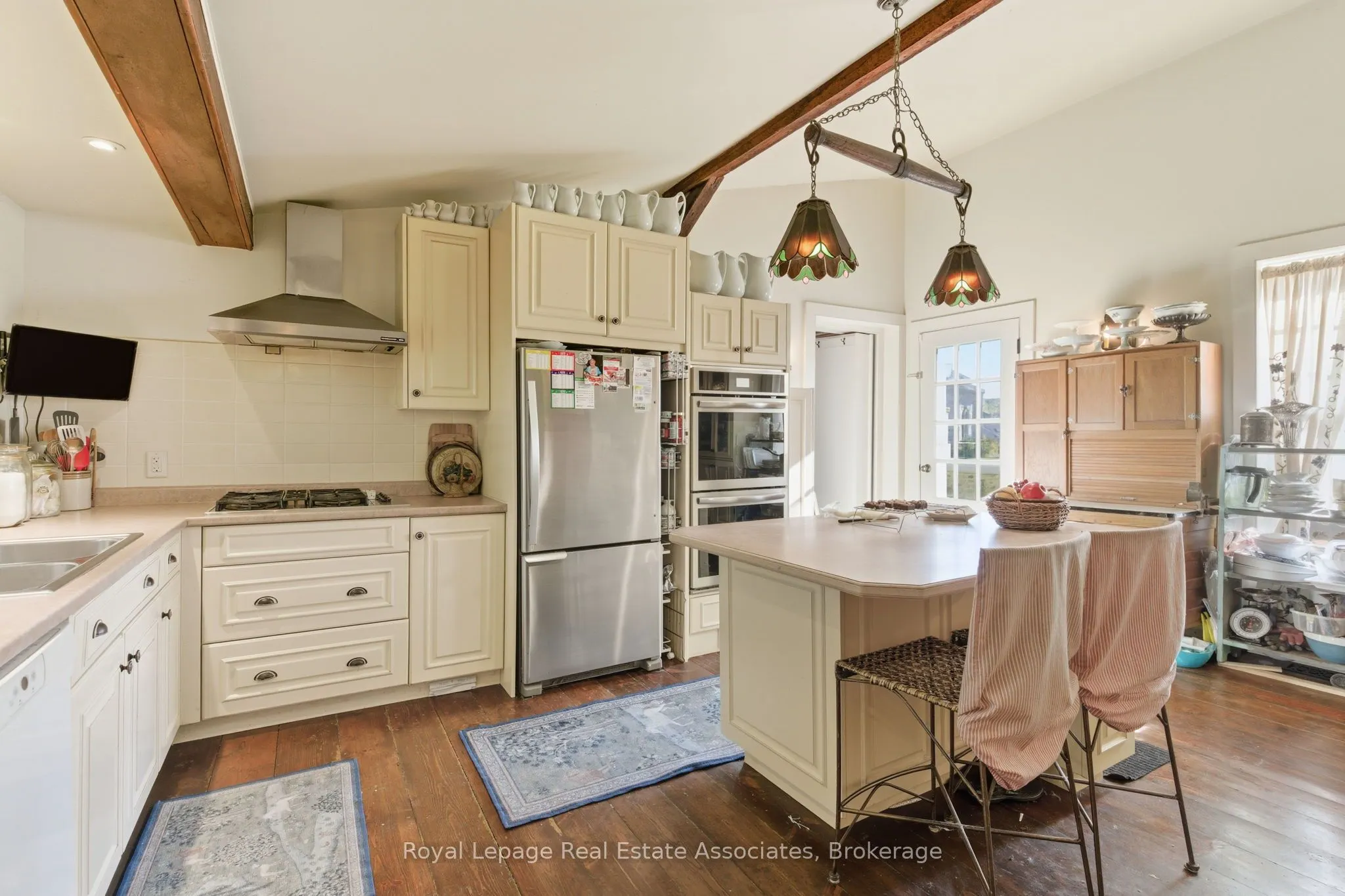 52 Grand River Street S