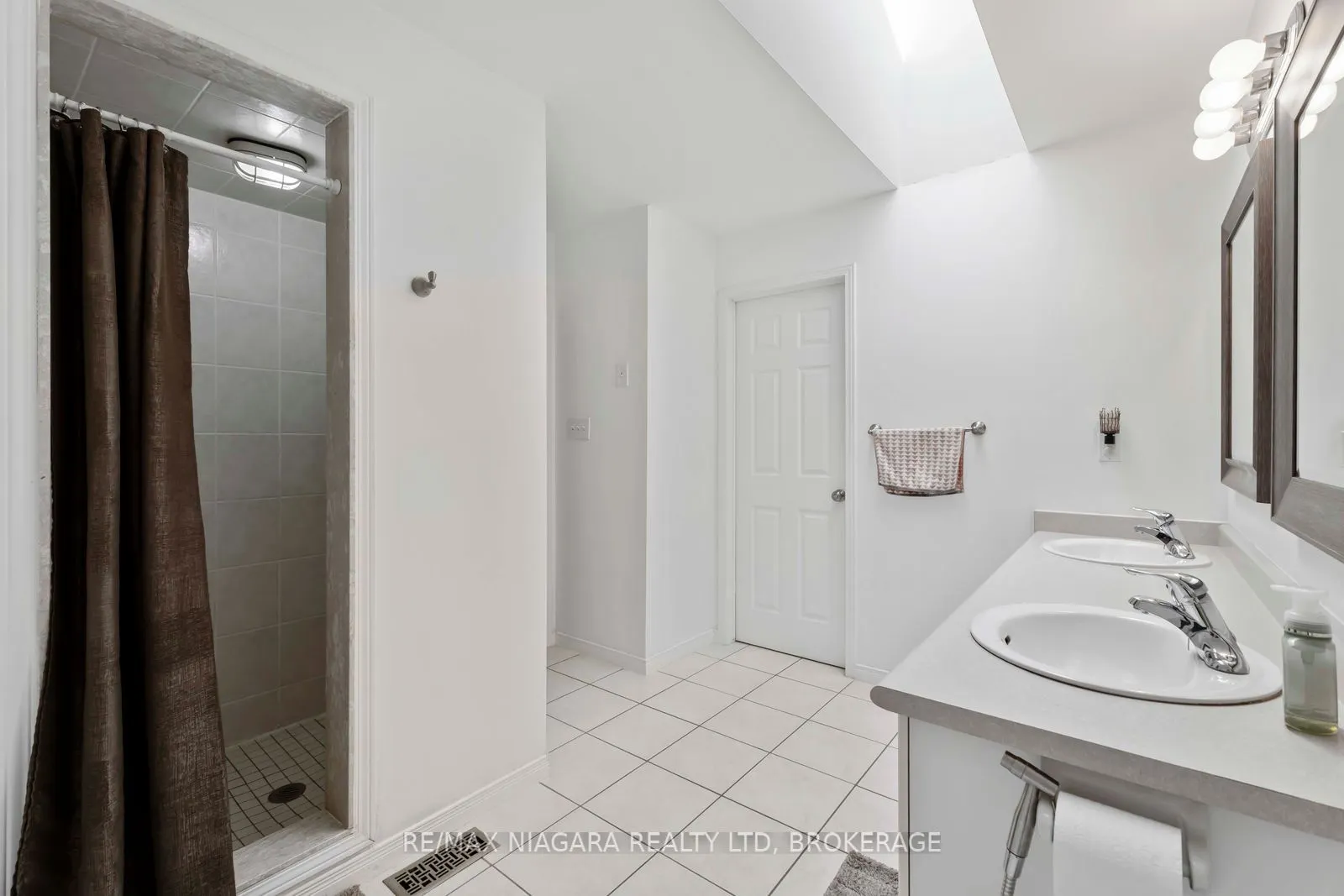 9 Lakeshore Road, #2