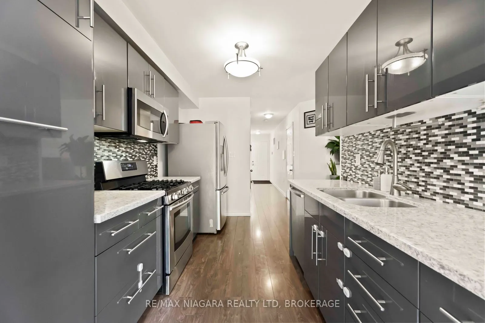 9 Lakeshore Road, #2